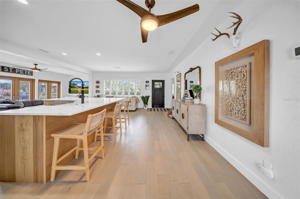 St Petersburg, Florida, 33704, United States, 2 Bedrooms Bedrooms, ,2 BathroomsBathrooms,Residential,For Sale,1897453