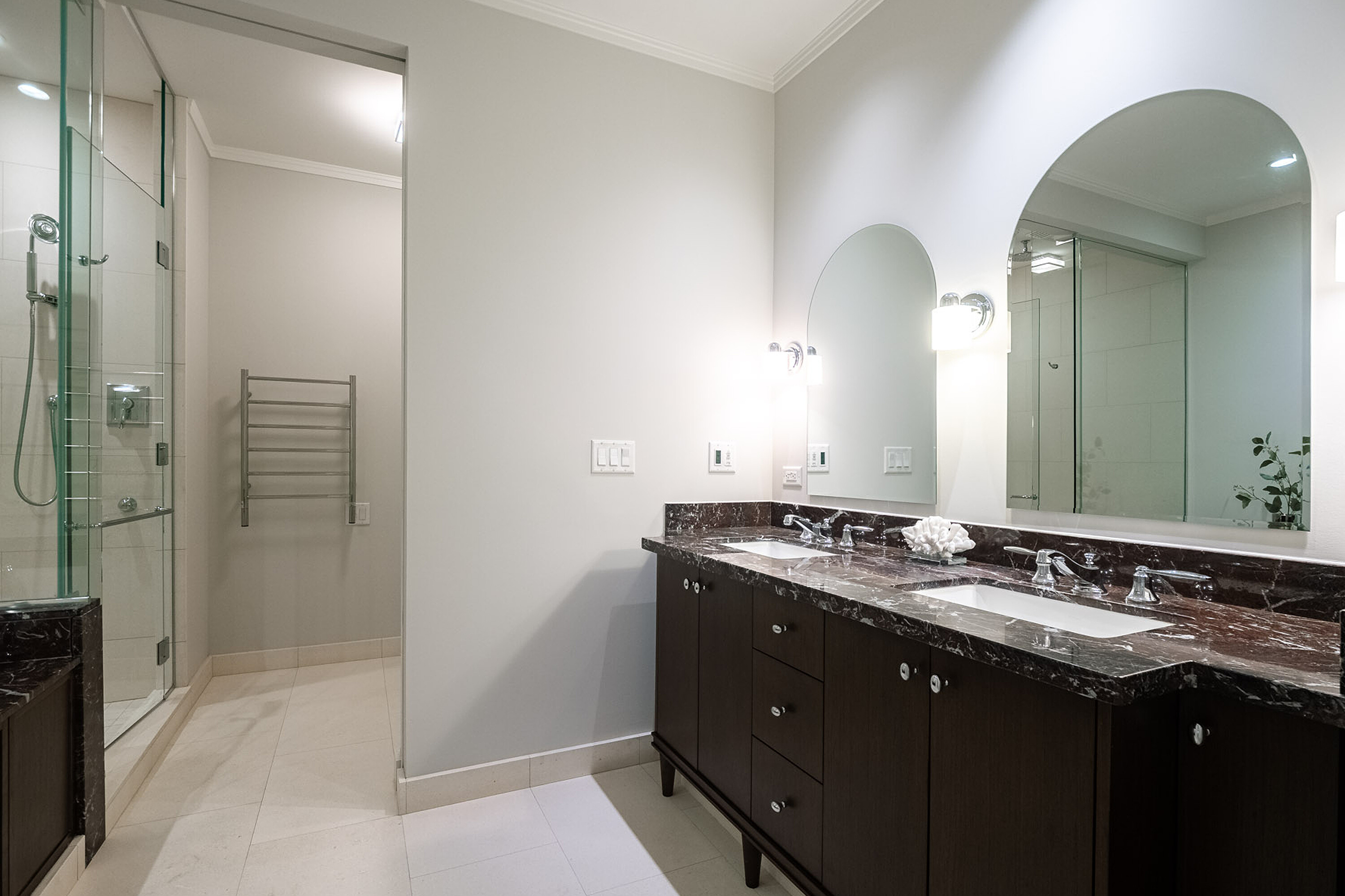  Fully Furnished Two Bedroom - 物件實景