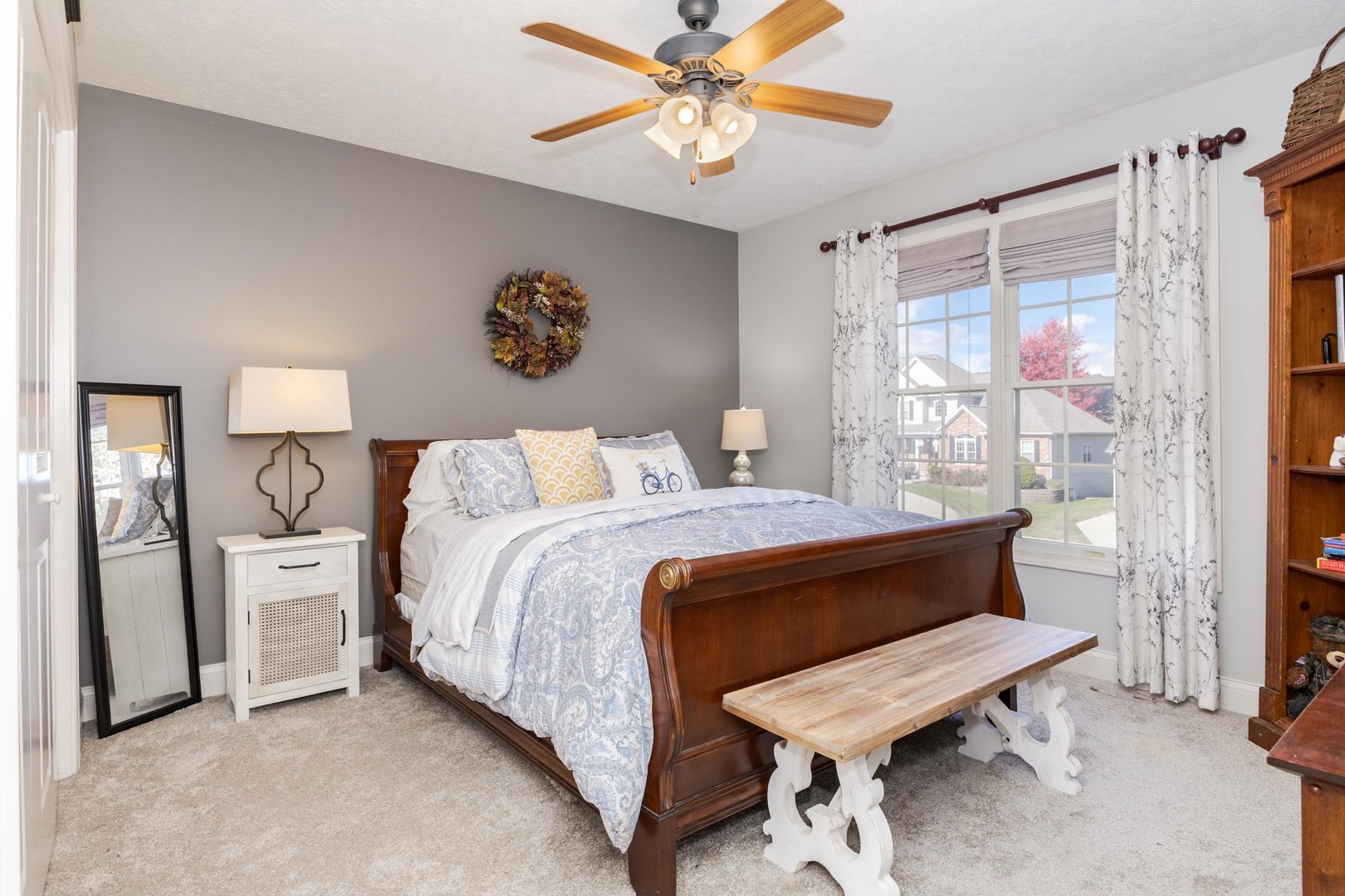 Bloomington, Illinois, 61704, United States, 4 Bedrooms Bedrooms, ,4 BathroomsBathrooms,Residential,For Sale,1996227