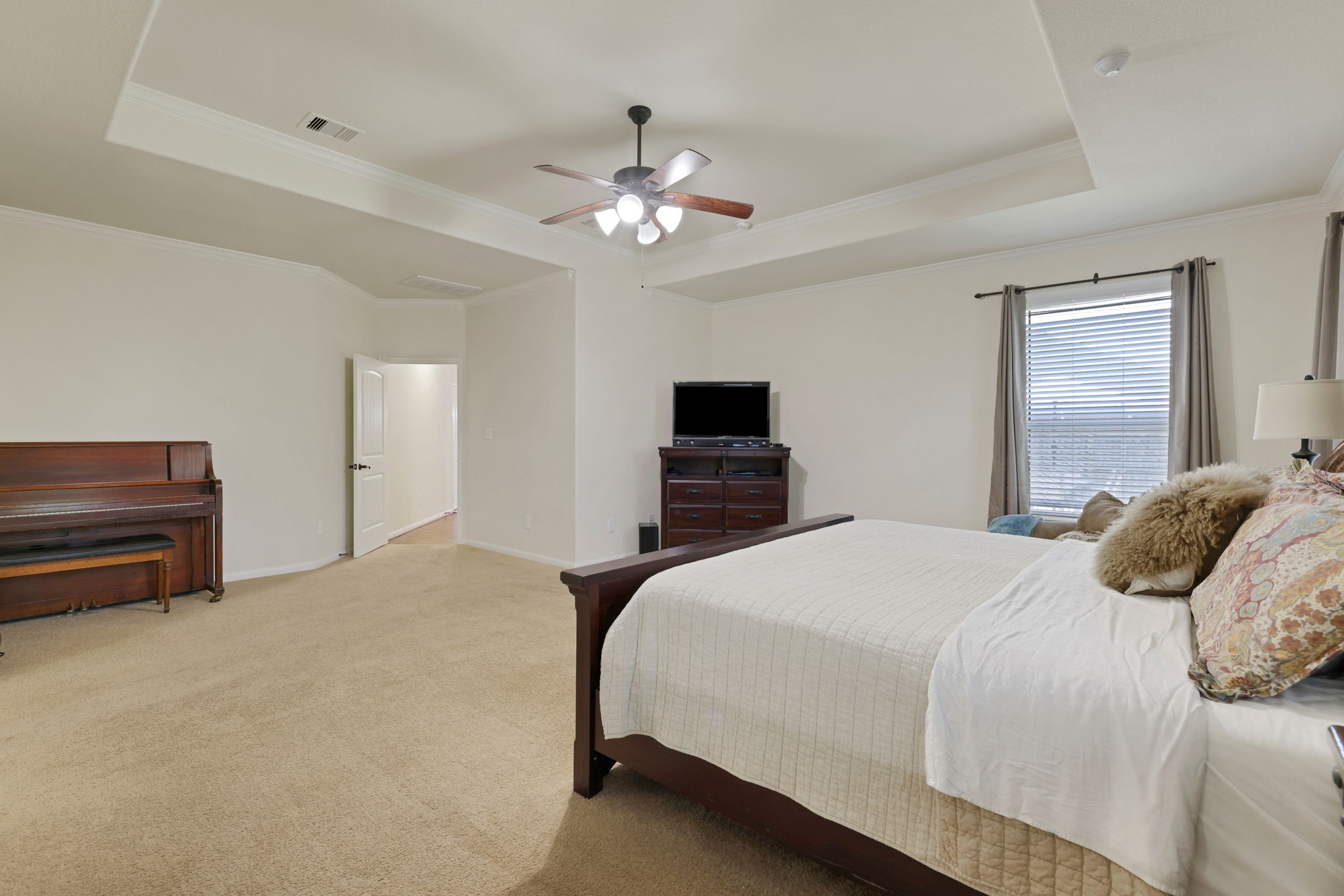 Mont Belvieu, Texas, 77523, United States, 5 Bedrooms Bedrooms, ,4 BathroomsBathrooms,Residential,For Sale,1906104