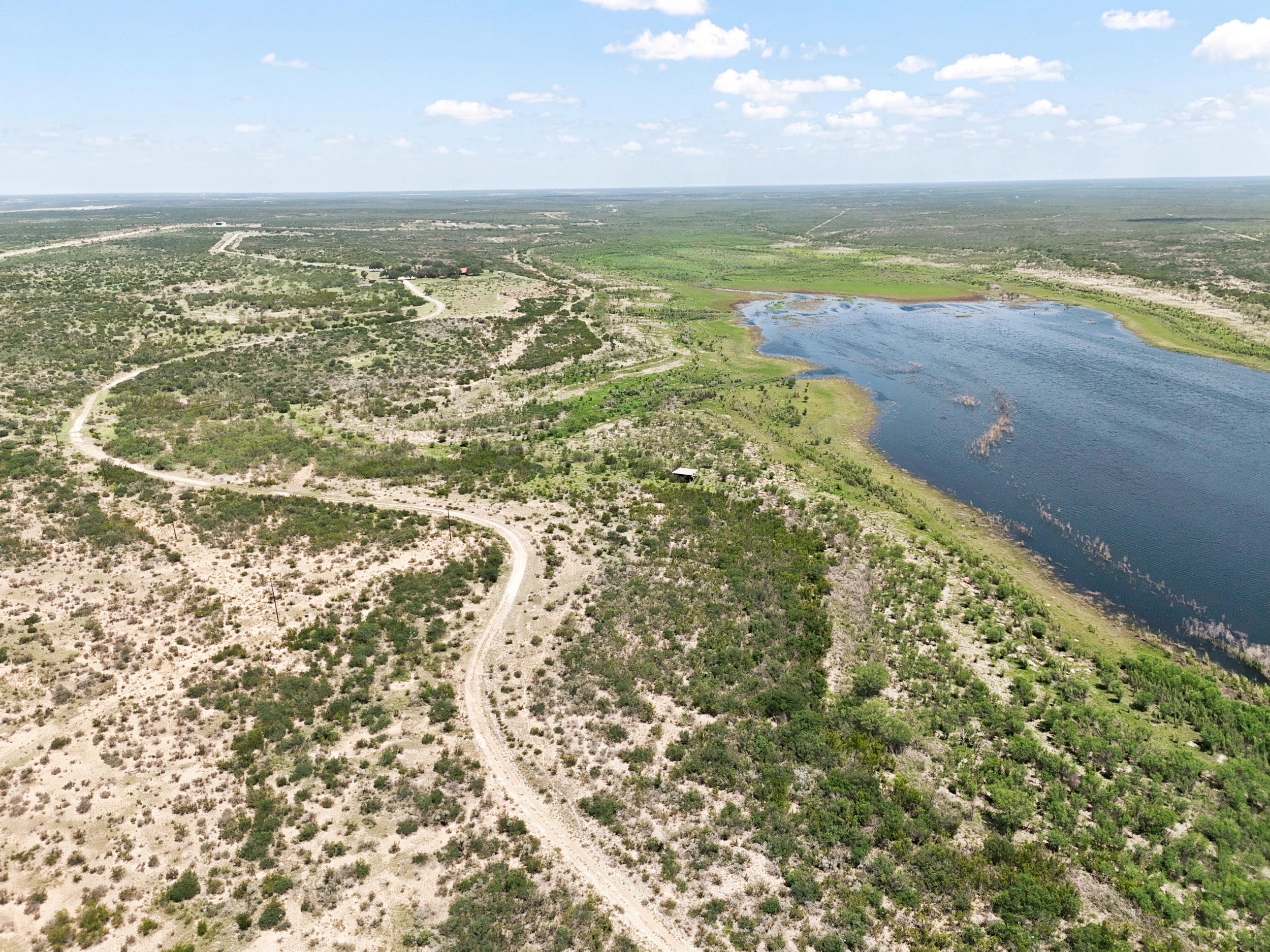  3,640+/- Acre Rosita Lake Ranch - 物件實景