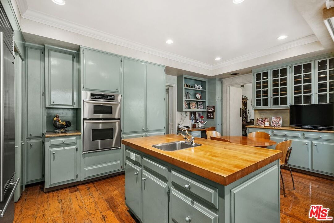 Beverly Hills, California, 90210, United States, 2 Bedrooms Bedrooms, ,3 BathroomsBathrooms,Residential,For Sale,1766726