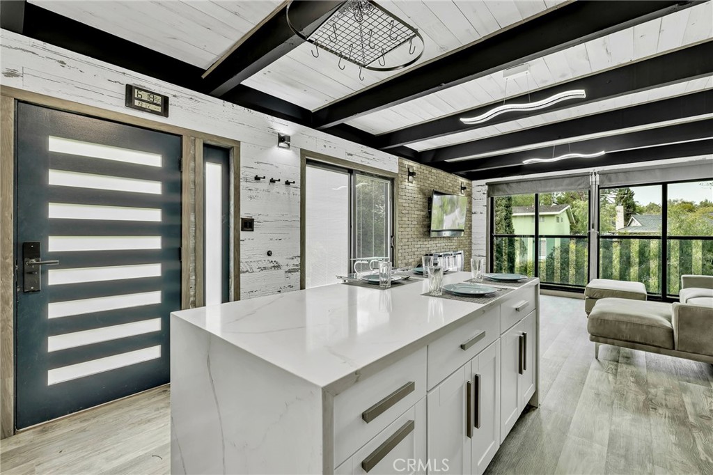 Woodland Hills, California, 91364, United States, 4 Bedrooms Bedrooms, ,2 BathroomsBathrooms,Residential,For Sale,1975100