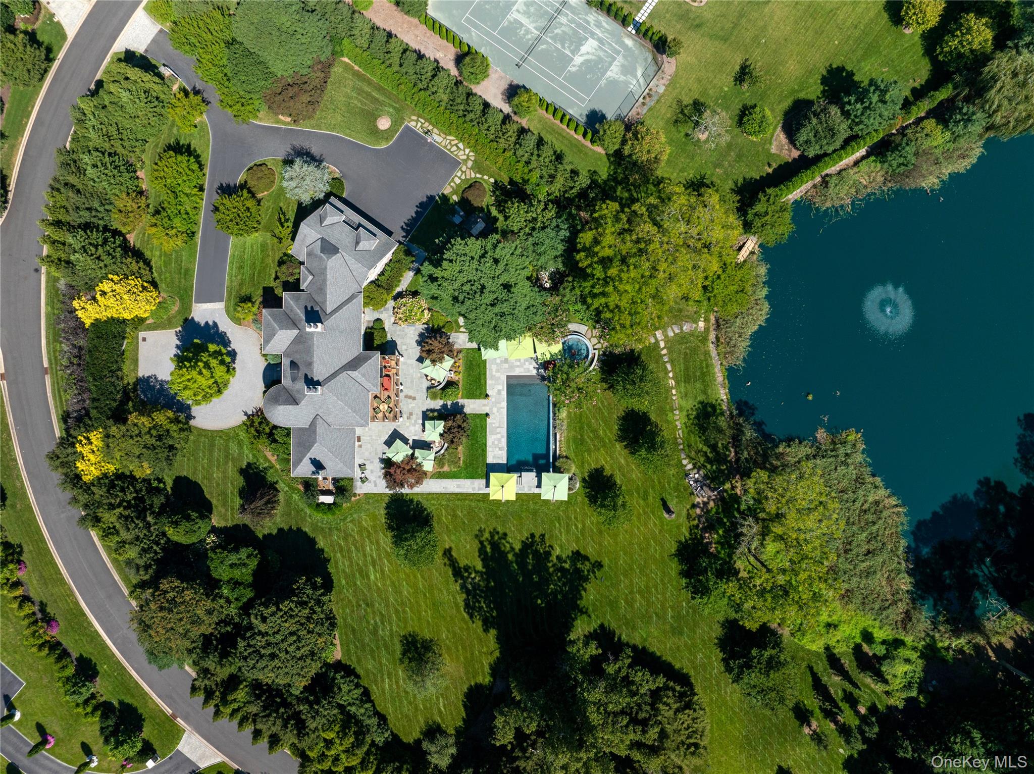  1 Hidden Pond Drive, Old Westbury, NY, 11568 - 物件實景