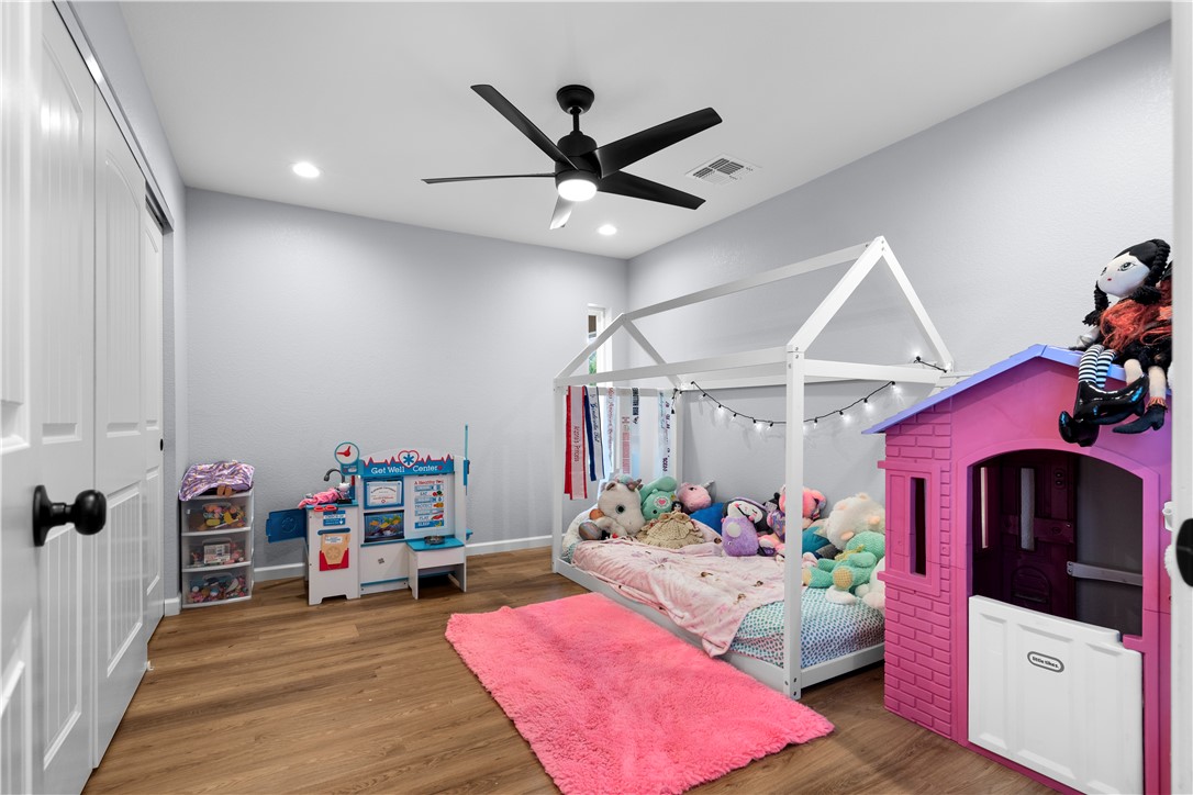 Kingman, Arizona, 86409, United States, 5 Bedrooms Bedrooms, ,1 BathroomBathrooms,Residential,For Sale,1891377