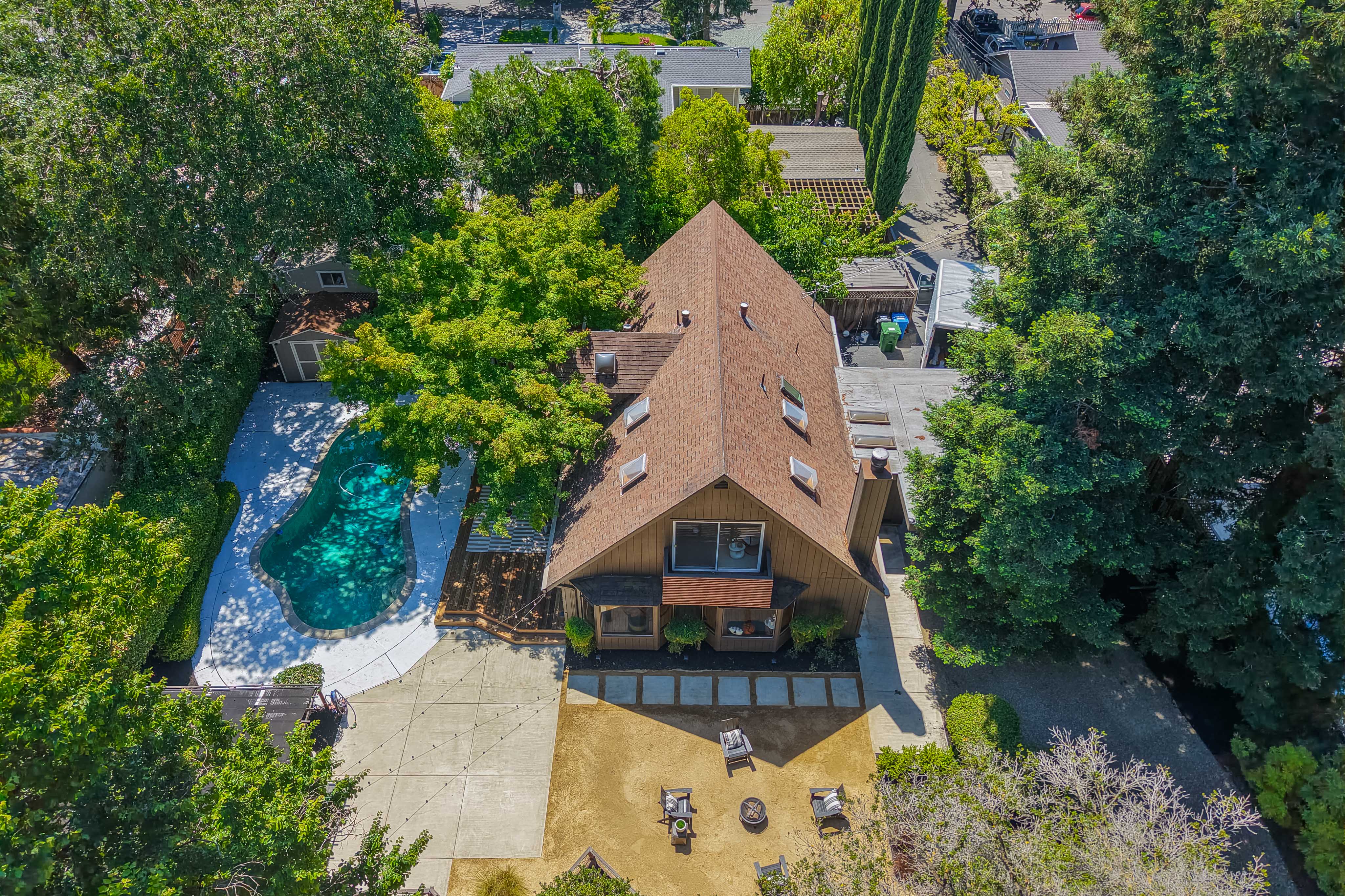  Exceptional Creekside Home in Desirable Saranap - 物件實景