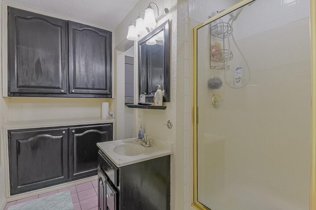 Kennedale, Texas, 76060, United States, 3 Bedrooms Bedrooms, ,3 BathroomsBathrooms,Residential,For Sale,1995469