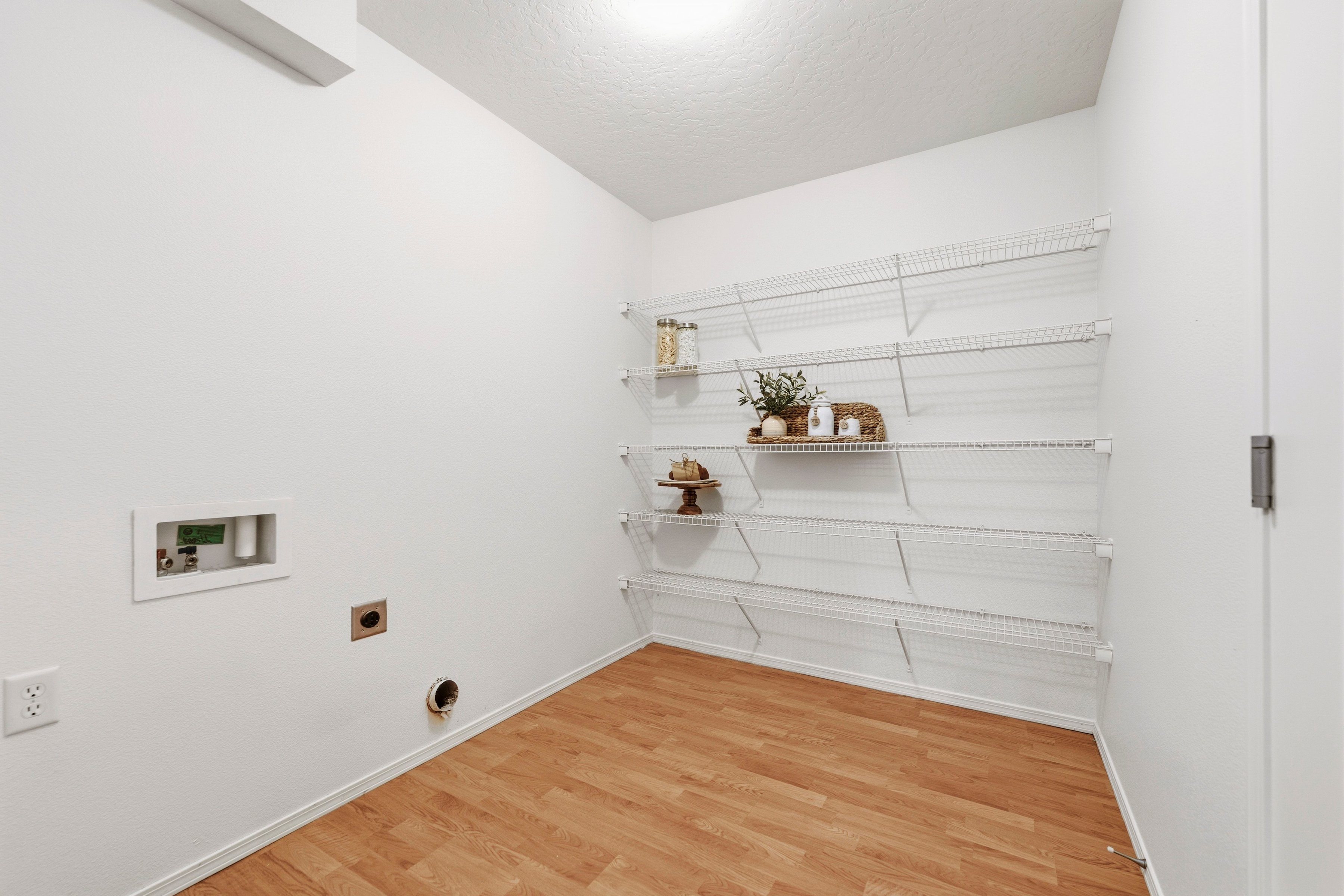  Charming single-level 3-bed, 2 bath home wonderfully located in North Caldwell - 物件實景