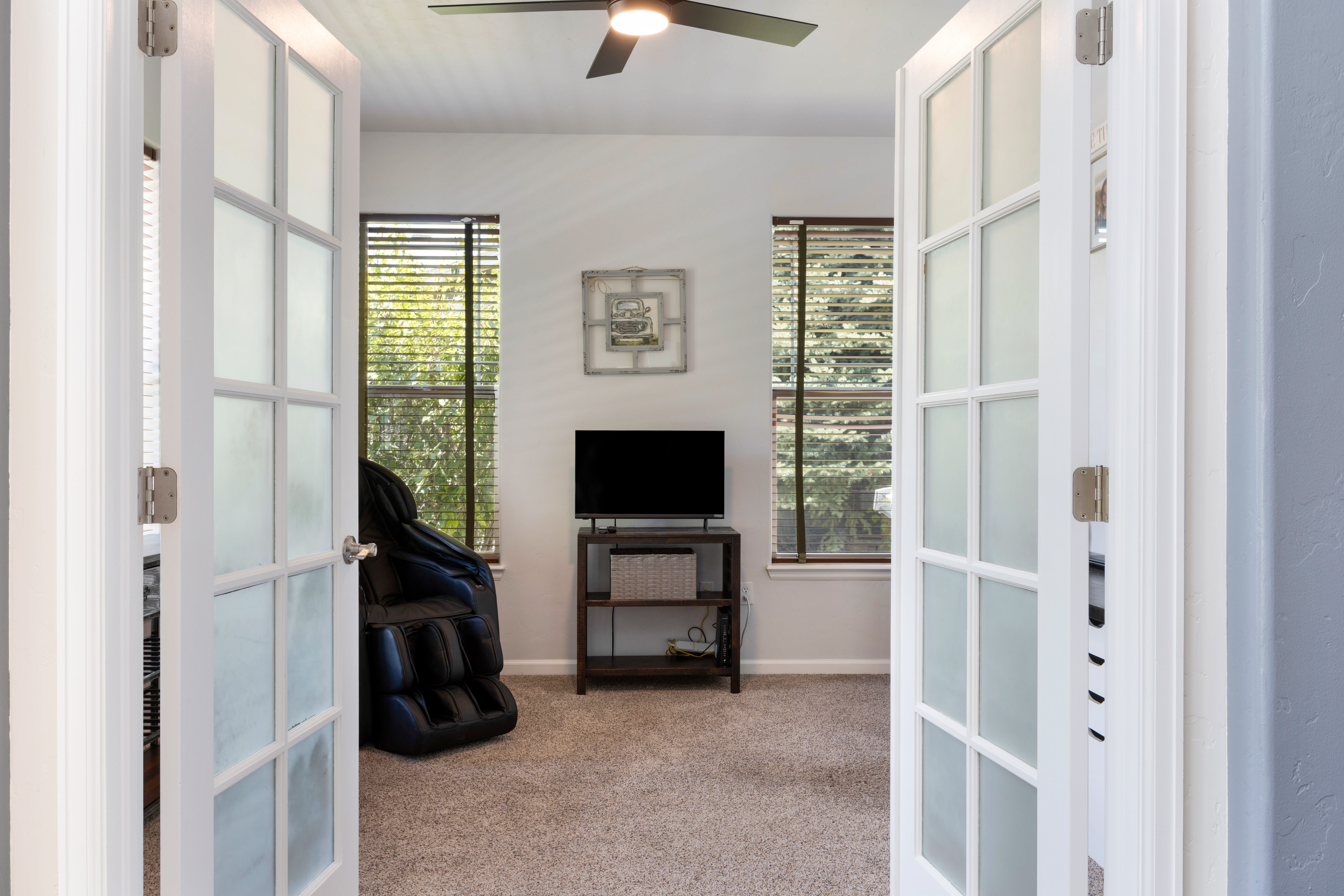  4 Bedroom Located by Dog Park and Trails - 物件實景