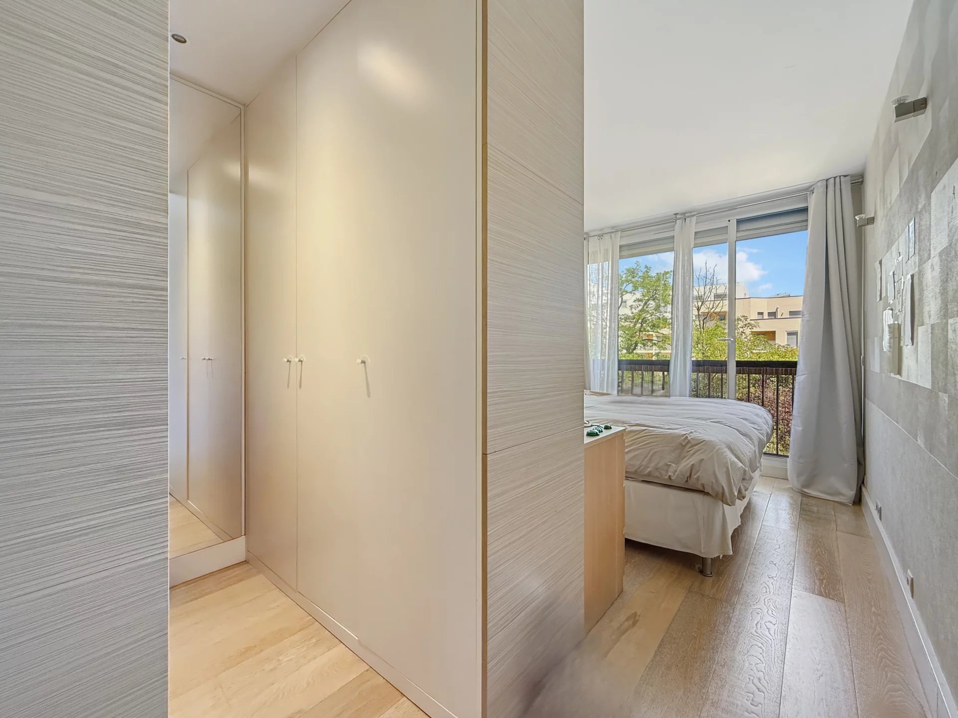 Suresnes, Île-de-France, 92150, FR, 3 Bedrooms Bedrooms, ,3 BathroomsBathrooms,Residential,For Sale,1933356