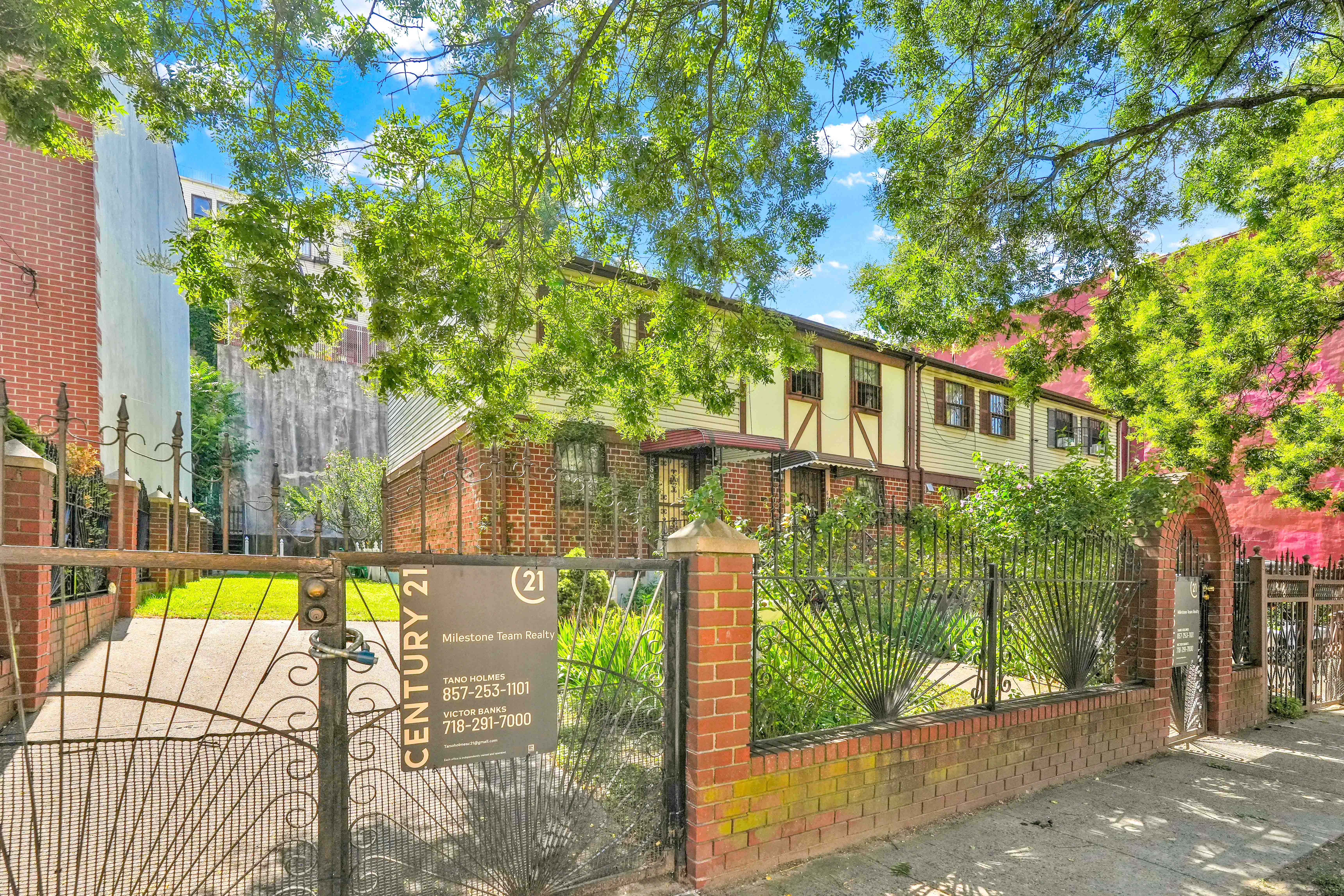 Bronx, New York, 10455, United States, 3 Bedrooms Bedrooms, ,2 BathroomsBathrooms,Residential,For Sale,1931439