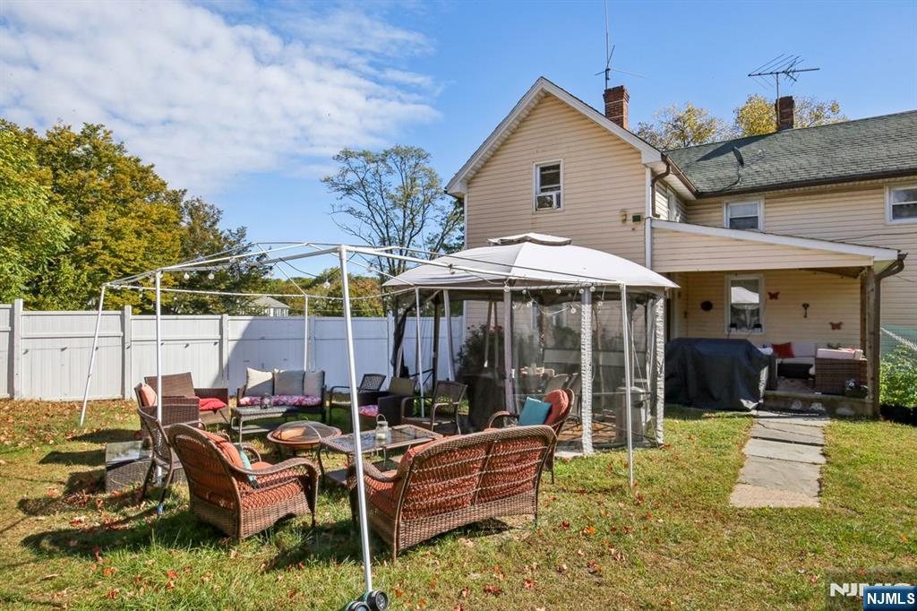 Ridgewood, New Jersey, 07450, United States, 3 Bedrooms Bedrooms, ,2 BathroomsBathrooms,Residential,For Sale,1988211