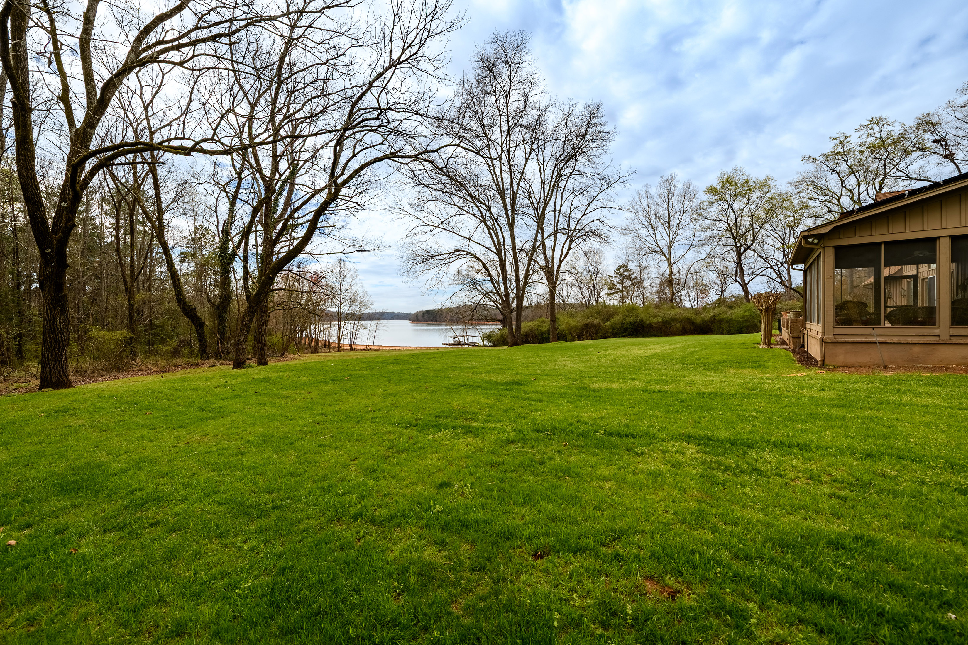  Lakefront Estate with Private Dock, Guest Home and Pool - 物件實景