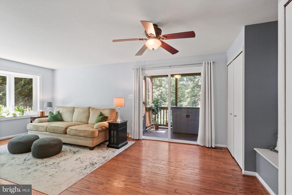 Springfield, Virginia, 22152, United States, 4 Bedrooms Bedrooms, ,3 BathroomsBathrooms,Residential,For Sale,1921904