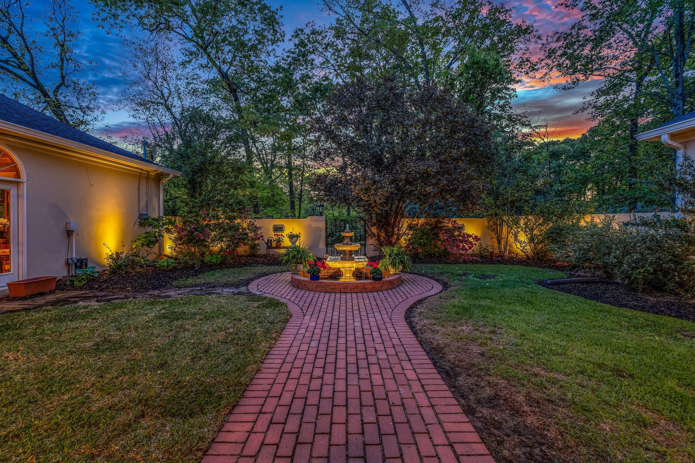 Columbus, Mississippi, 39705, United States, 4 Bedrooms Bedrooms, ,4 BathroomsBathrooms,Residential,For Sale,1976327