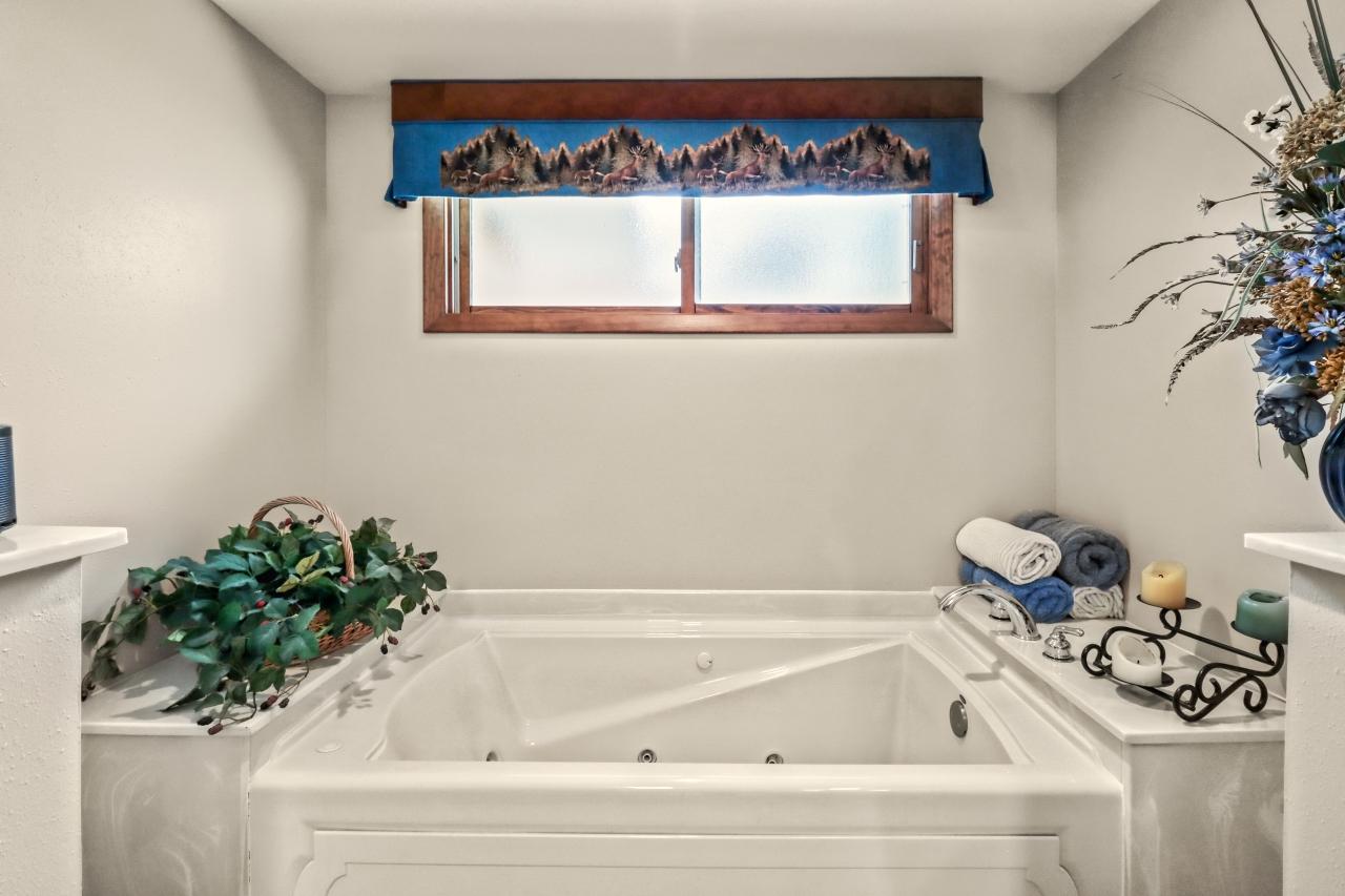 Eagle River, Wisconsin, 54521, United States, 3 Bedrooms Bedrooms, ,2 BathroomsBathrooms,Residential,For Sale,1915623