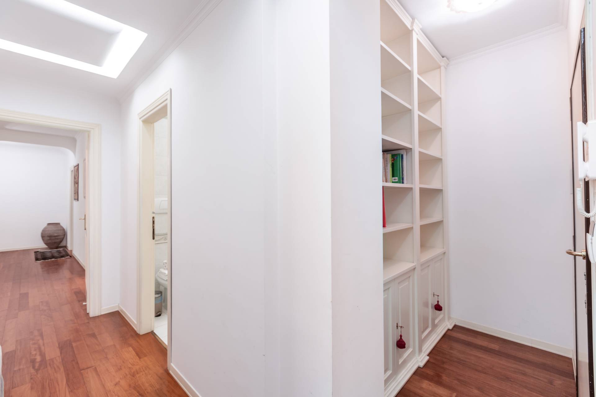 Roma, Roma, 00100, IT, 5 Bedrooms Bedrooms, ,3 BathroomsBathrooms,Residential,For Sale,1738705