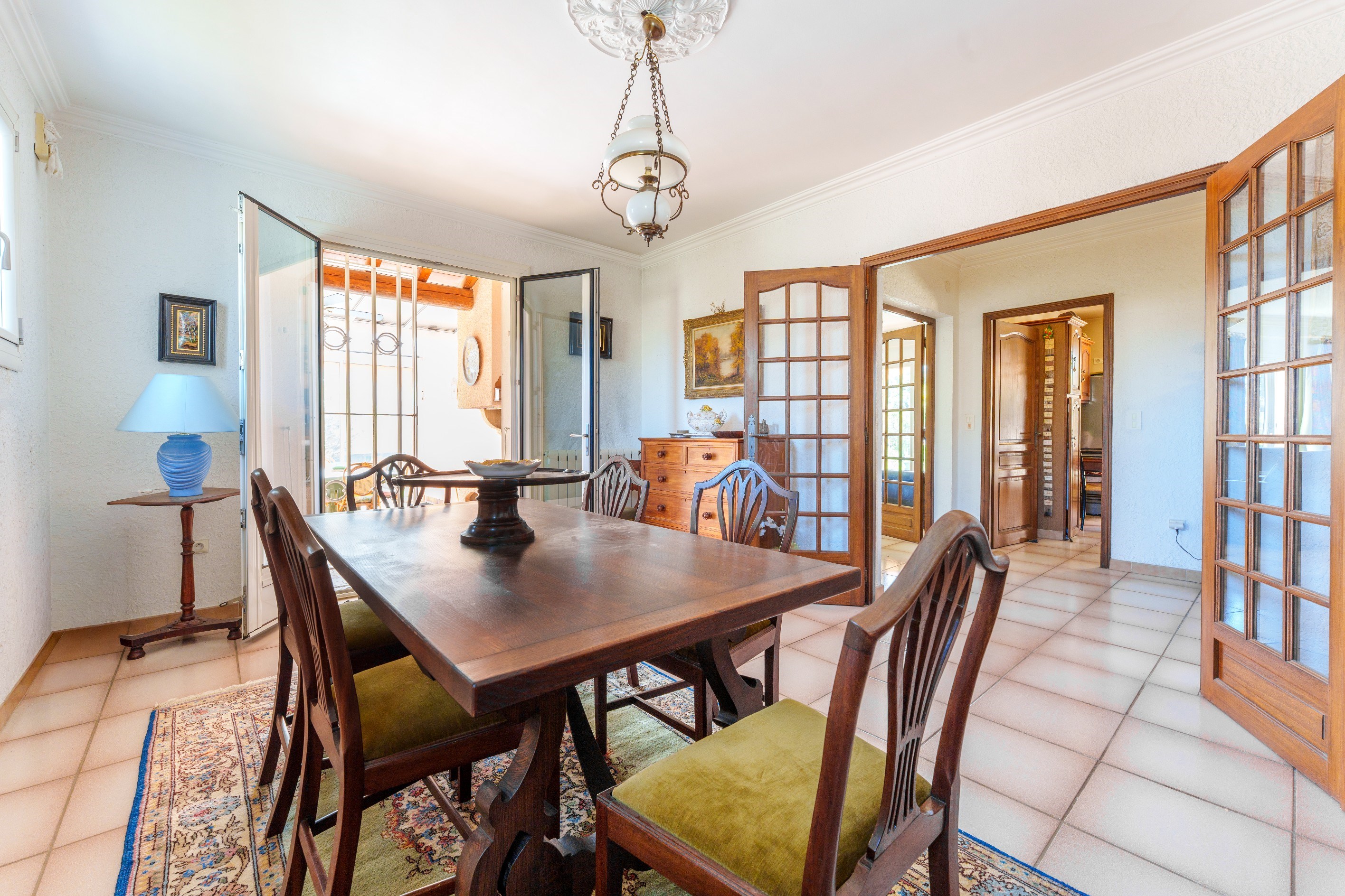  Family villa awaiting a new lease of life... - 物件實景