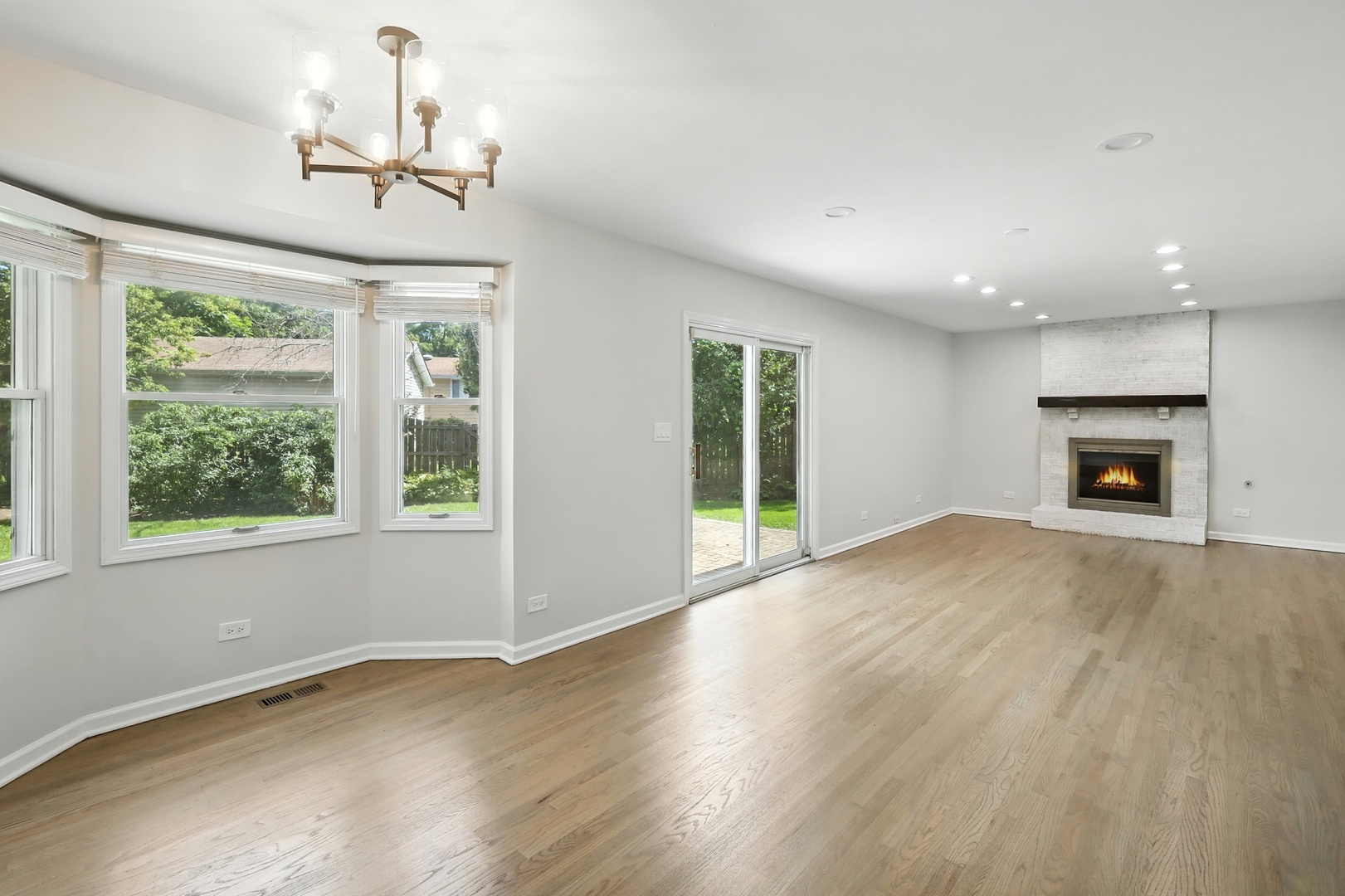 Deerfield, Illinois, 60015, United States, 4 Bedrooms Bedrooms, ,3 BathroomsBathrooms,Residential,For Sale,1933252