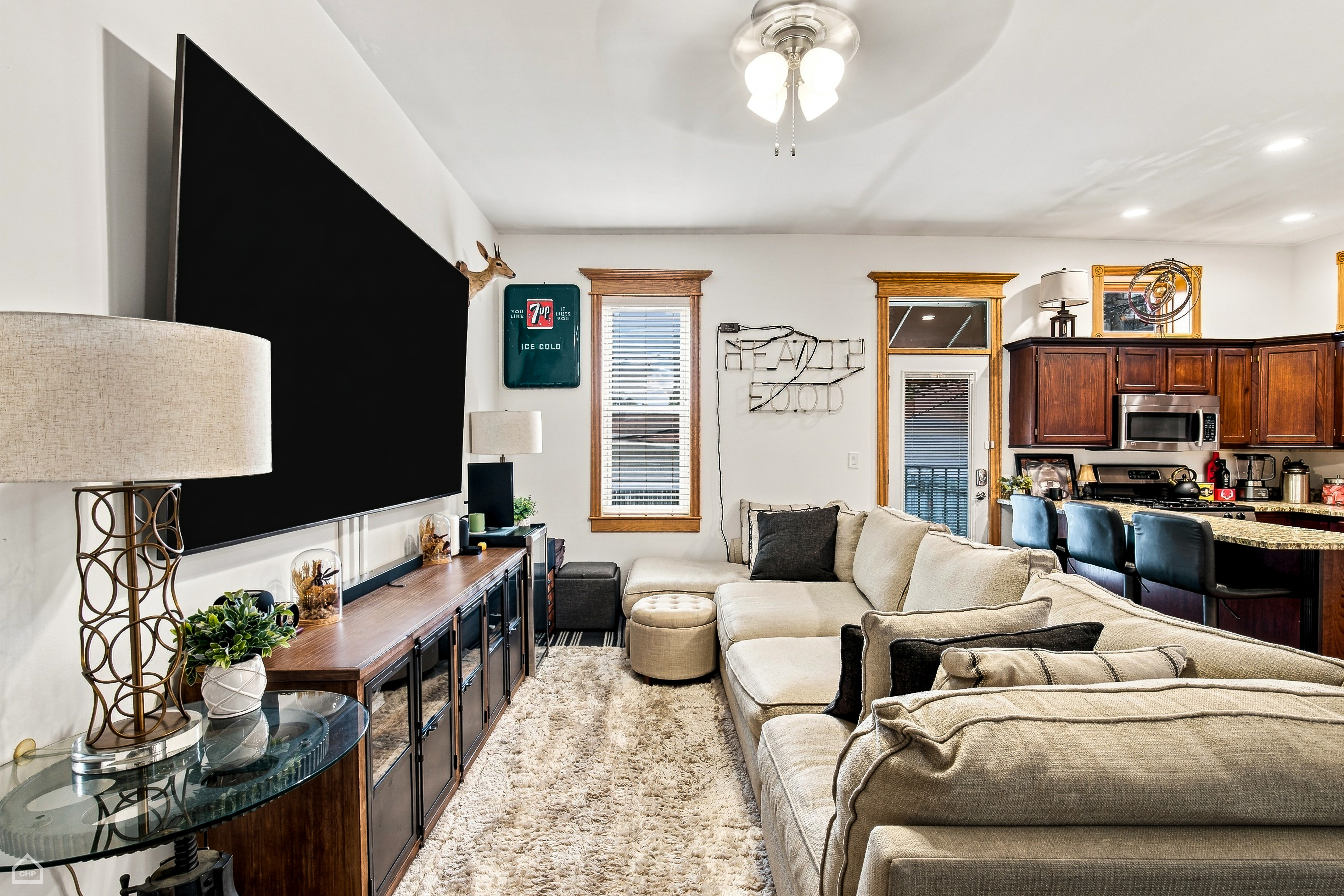  Excellent Opportunity to Own a Classic Chicago Brick Three-Flat - 物件實景
