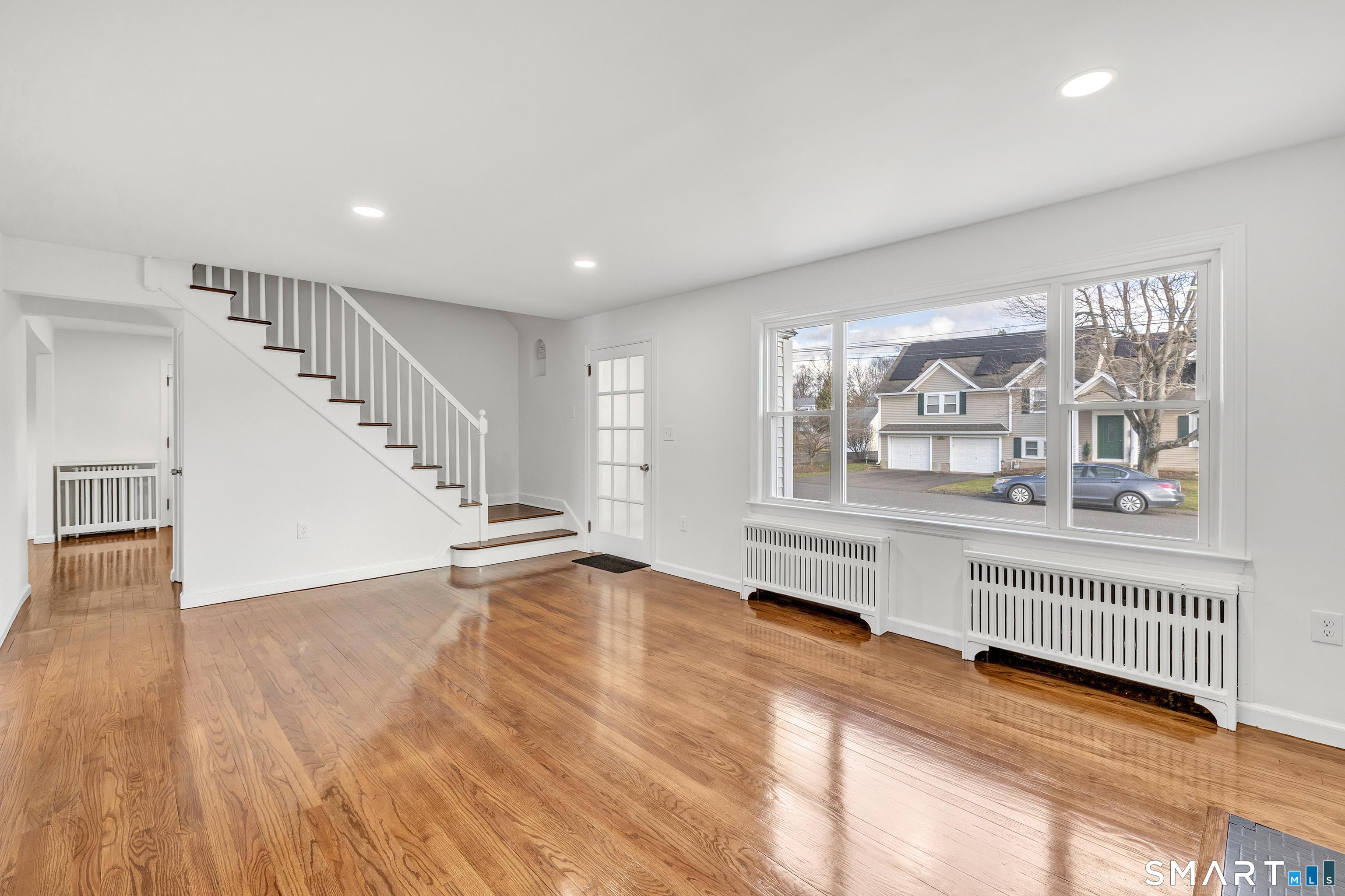 North Haven, Connecticut, 06473, United States, 3 Bedrooms Bedrooms, ,3 BathroomsBathrooms,Residential,For Sale,2011672