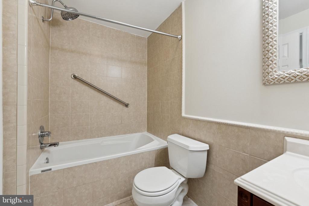 Fairfax Station, Virginia, 22039, United States, 5 Bedrooms Bedrooms, ,4 BathroomsBathrooms,Residential,For Sale,1887245