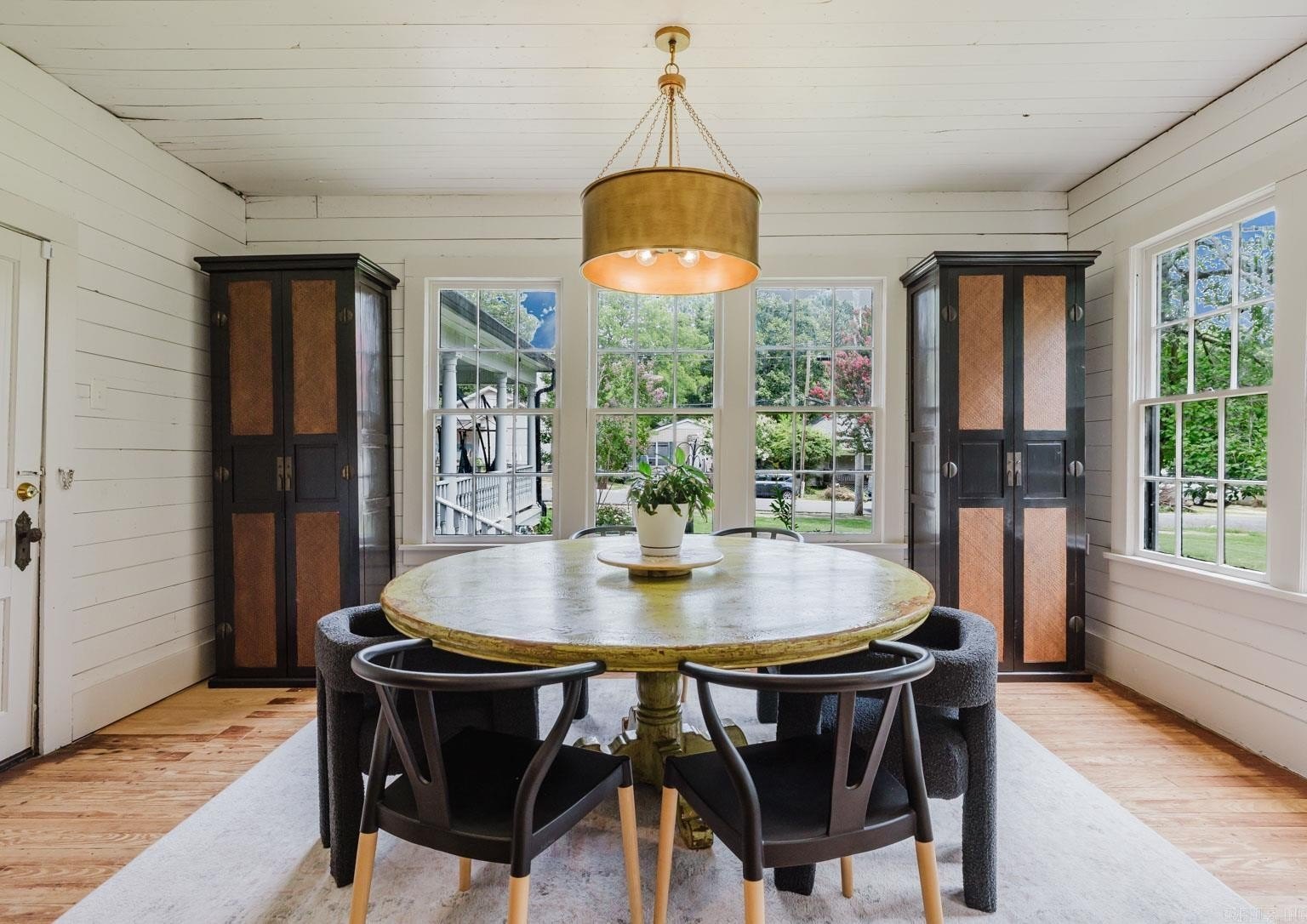 Benton, Arkansas, 72015, United States, 5 Bedrooms Bedrooms, ,3 BathroomsBathrooms,Residential,For Sale,1978778