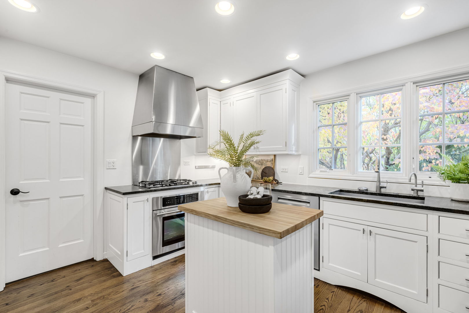 Lake Forest, Illinois, 60045, United States, 4 Bedrooms Bedrooms, ,3 BathroomsBathrooms,Residential,For Sale,1989668