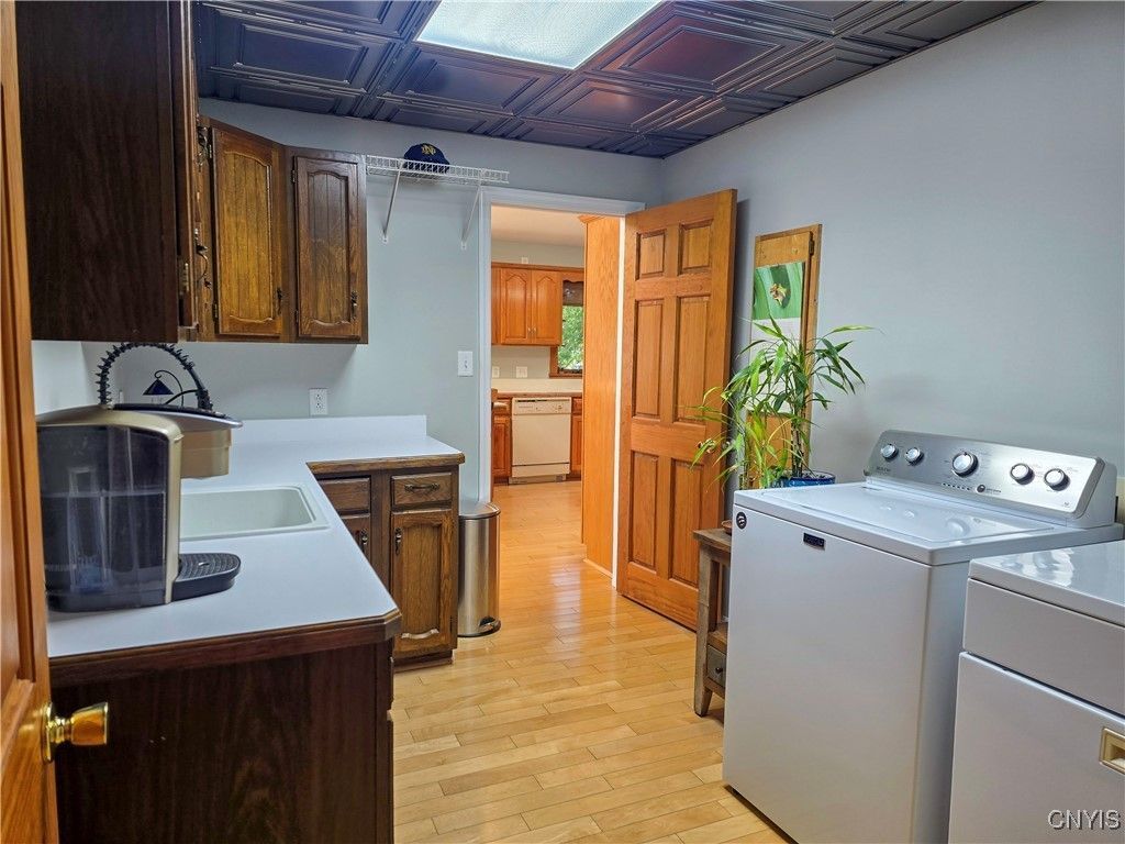 Sylvan Beach, New York, 13157, United States, 4 Bedrooms Bedrooms, ,2 BathroomsBathrooms,Residential,For Sale,1962557