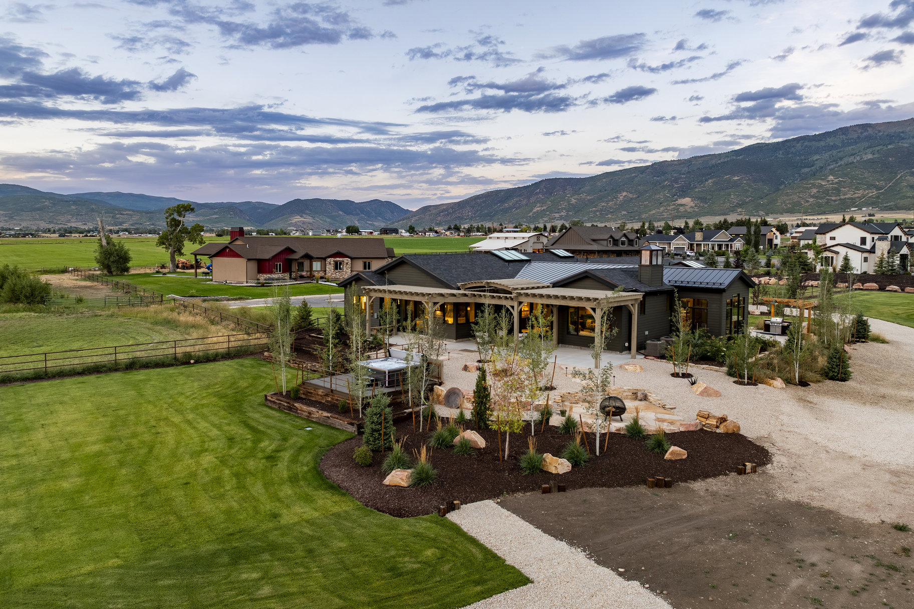  Rural Chic Farmhouse with Expansive Views and Seclusion - 物件實景