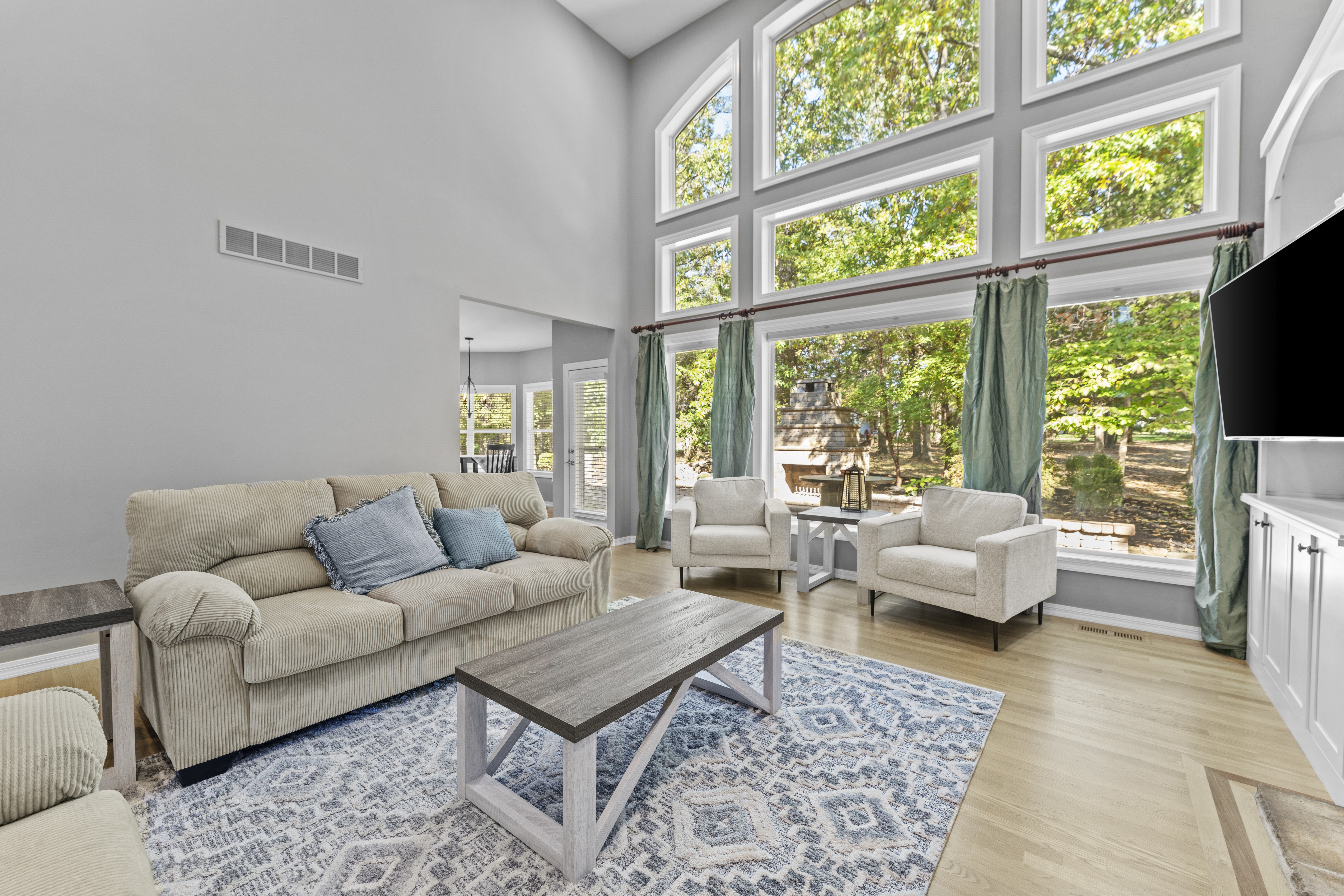  Experience resort-style living in this stunning 1.5-story home - 物件實景