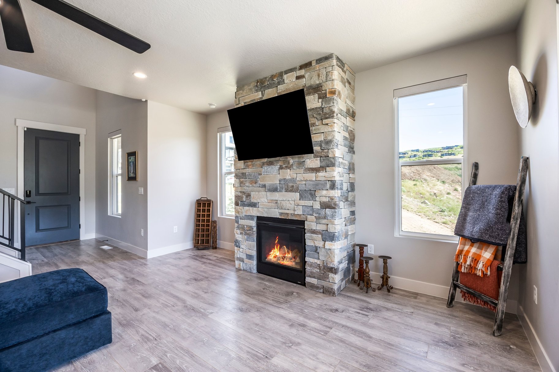  Mountain Views, Open Space & Finished Walkout Basement - 物件實景