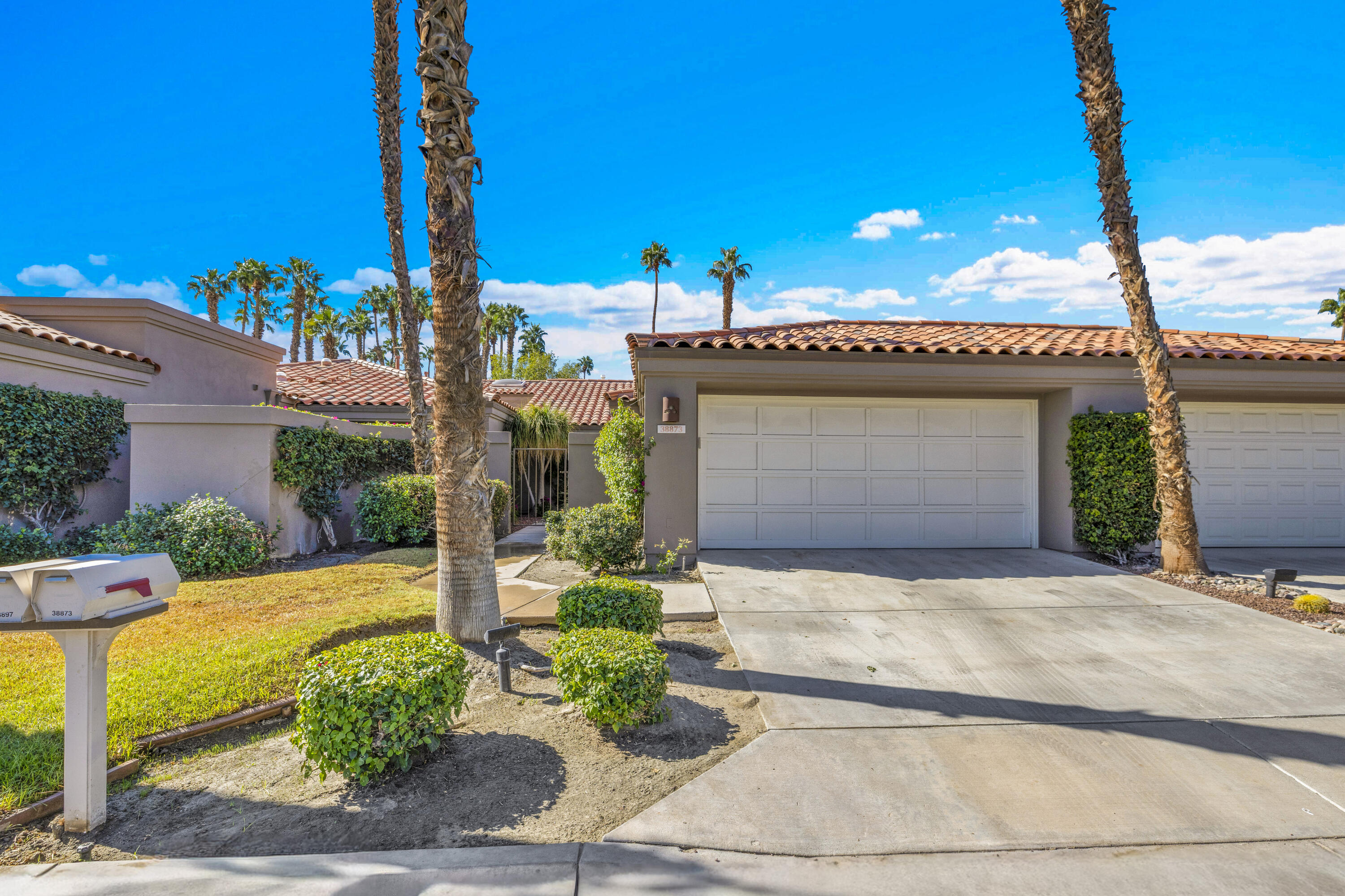 Palm Desert, California, 92211, United States, 3 Bedrooms Bedrooms, ,2 BathroomsBathrooms,Residential,For Sale,1986509