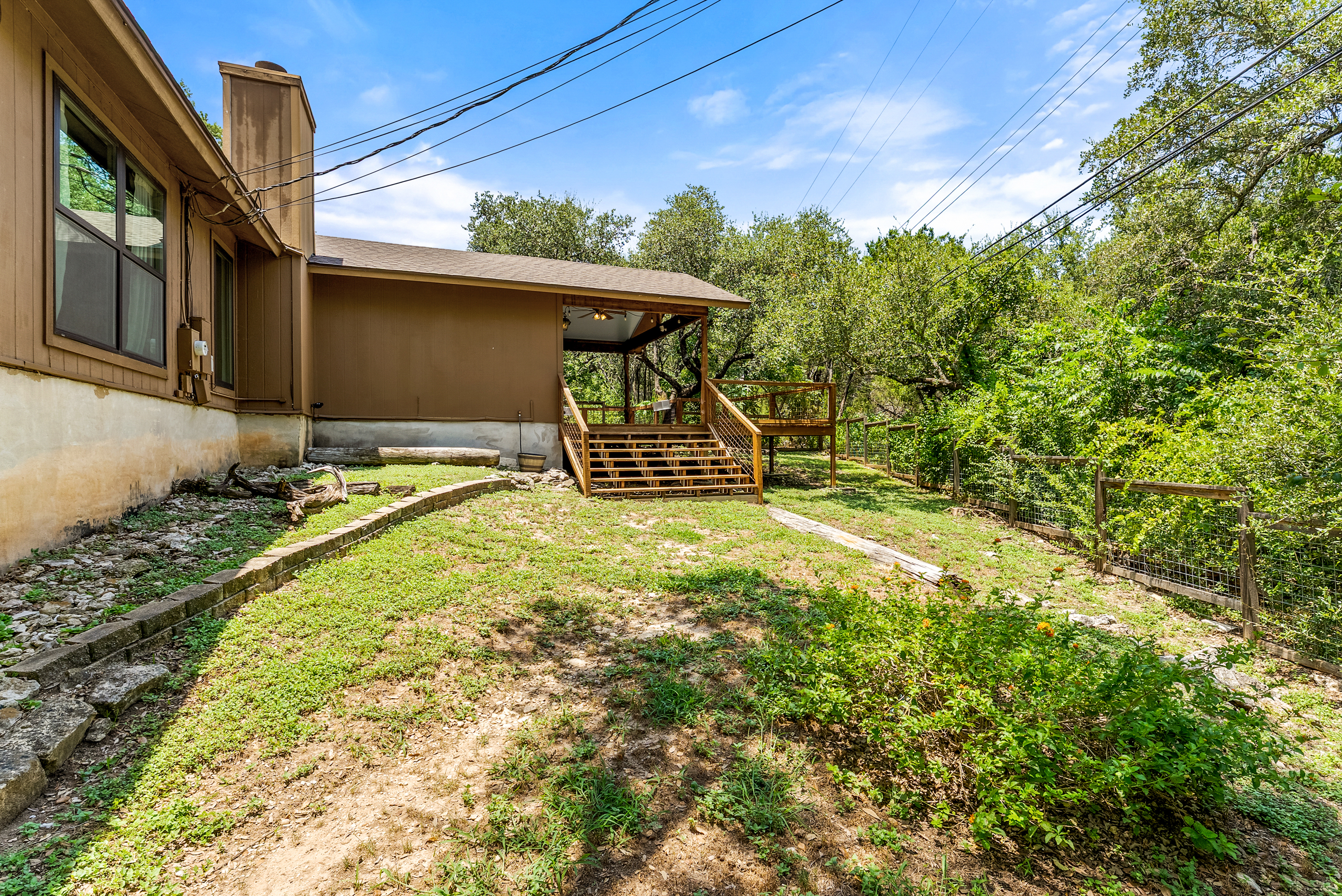  Thoughtfully Updated. Wonderfully Private. Move-In Ready - 物件實景