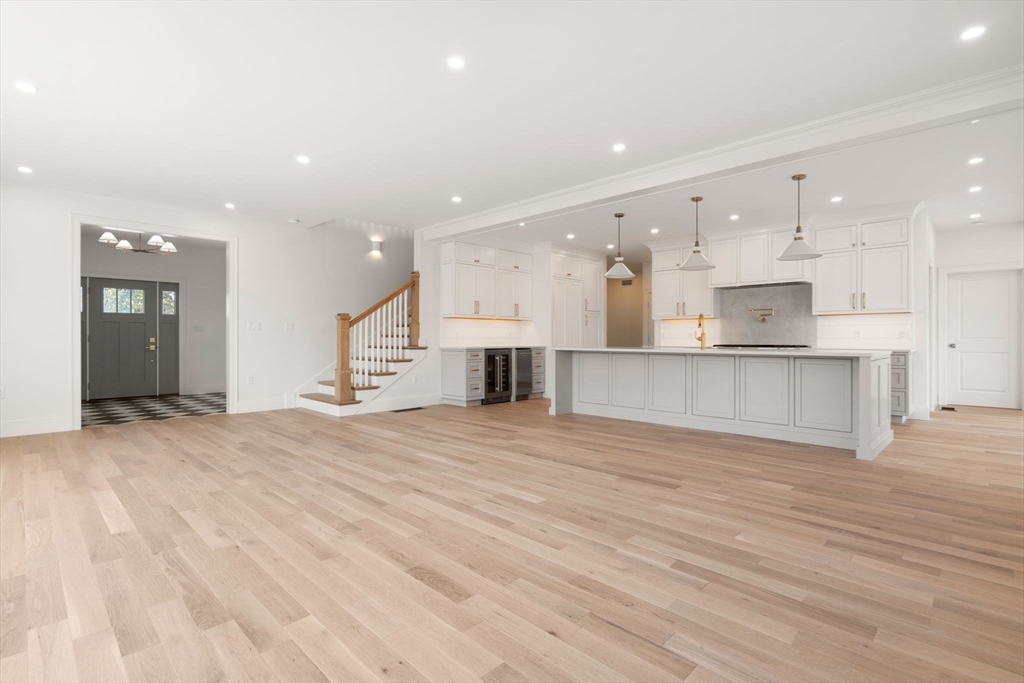 Gloucester, Massachusetts, 01930, United States, 4 Bedrooms Bedrooms, ,5 BathroomsBathrooms,Residential,For Sale,1804807