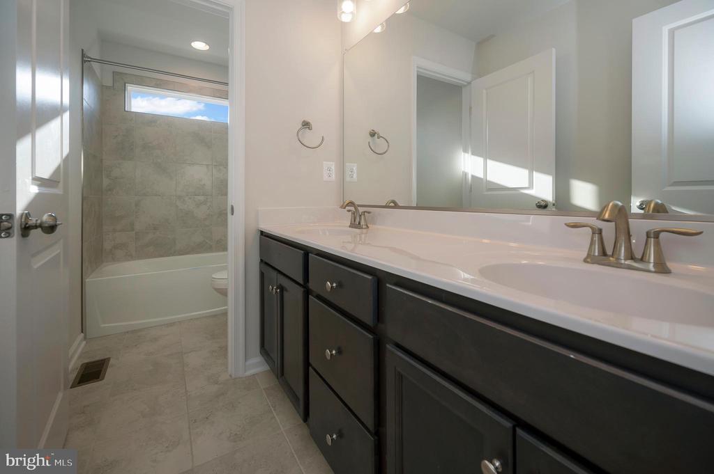 Fredericksburg, Virginia, 22406, United States, 4 Bedrooms Bedrooms, ,5 BathroomsBathrooms,Residential,For Sale,2002501