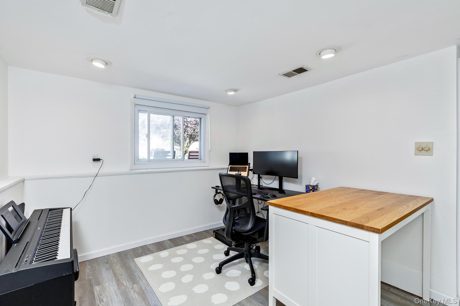  21 Pinetree Avenue, Hicksville, NY, 11801 - 物件實景