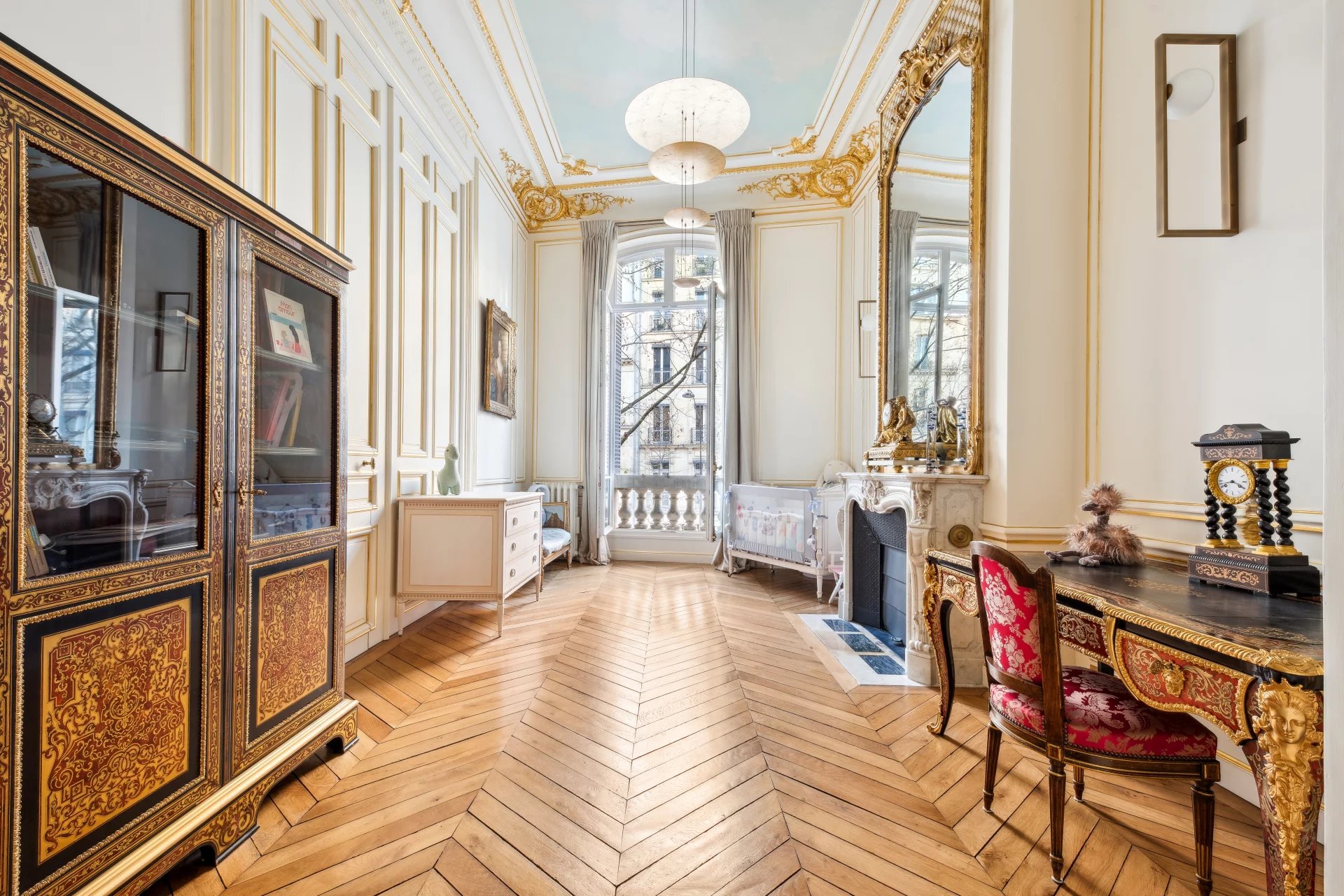 Paris 7th, Île-de-France, 75007, FR, 4 Bedrooms Bedrooms, ,1 BathroomBathrooms,Residential,For Sale,1609939