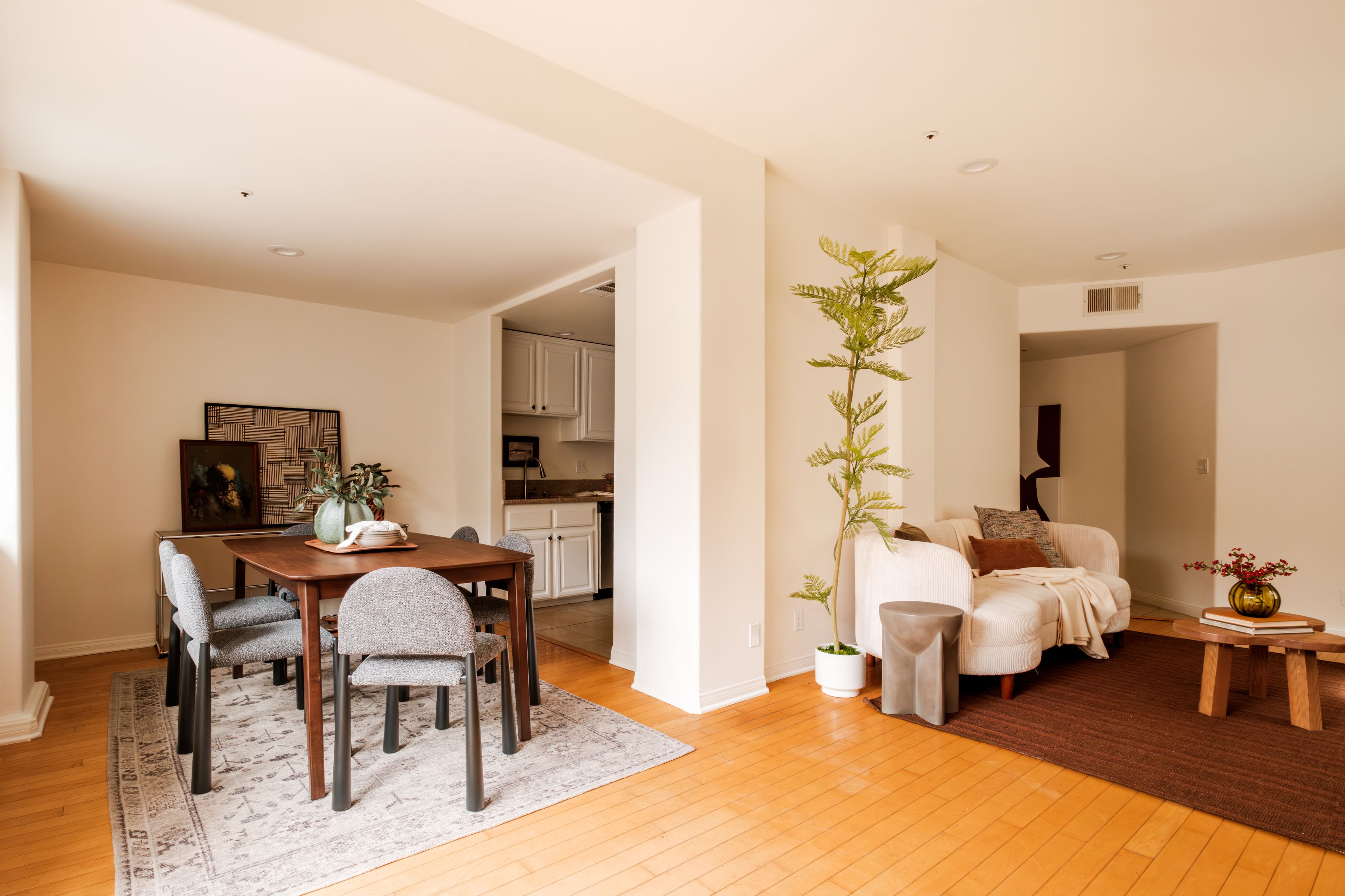  11920 Goshen Ave - 物件實景