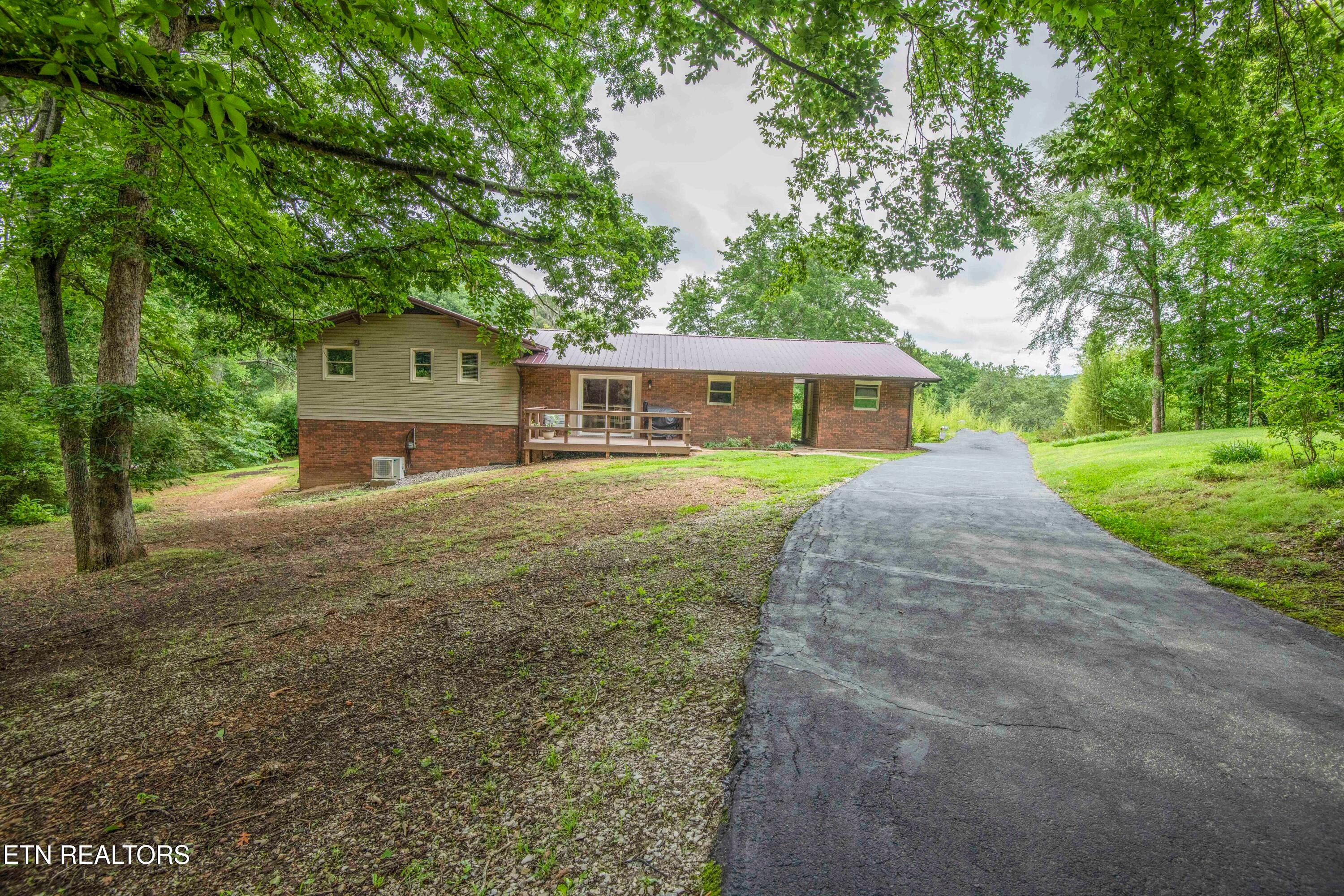 Kingston, Tennessee, 37763, United States, 3 Bedrooms Bedrooms, ,2 BathroomsBathrooms,Residential,For Sale,1882292