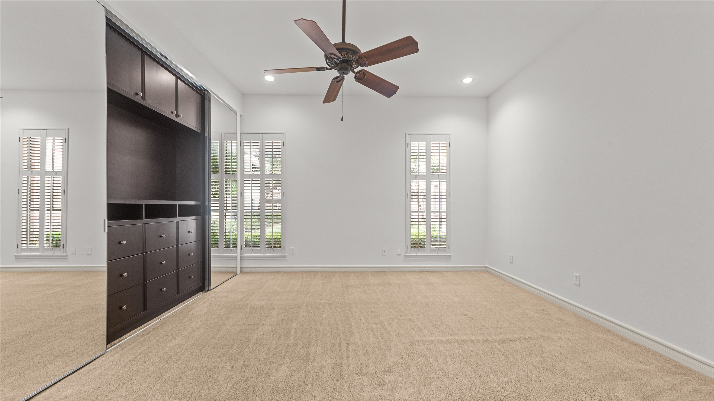 Houston, Texas, 77056, United States, 3 Bedrooms Bedrooms, ,5 BathroomsBathrooms,Residential,For Sale,1911069