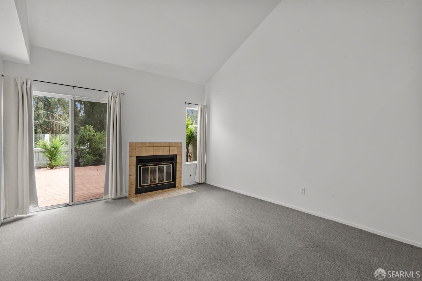 Daly City, California, 94014, United States, 2 Bedrooms Bedrooms, ,3 BathroomsBathrooms,Residential,For Sale,1938525