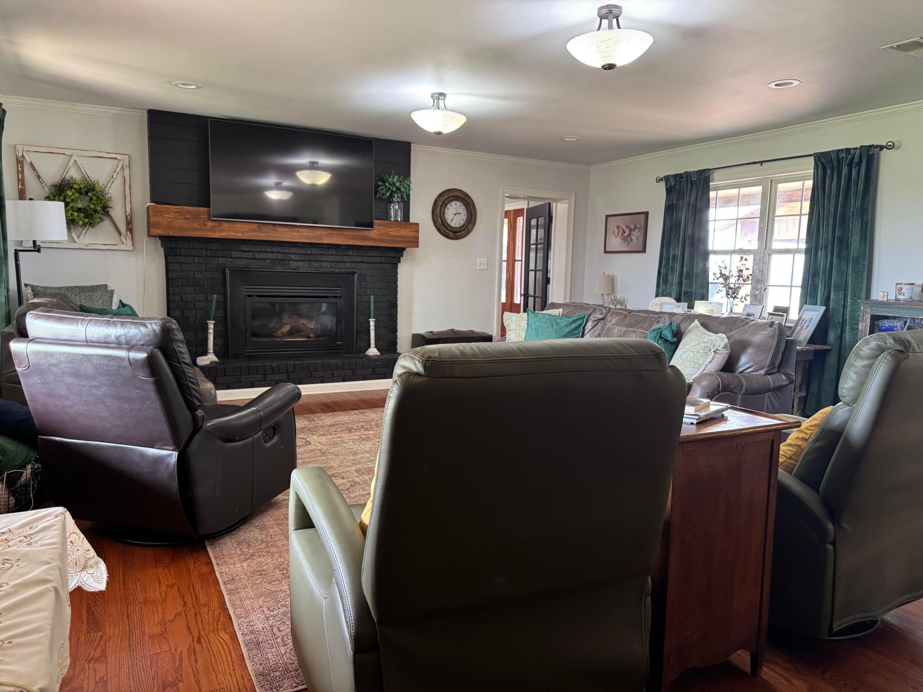 Guntown, Mississippi, 38849, United States, 4 Bedrooms Bedrooms, ,3 BathroomsBathrooms,Residential,For Sale,1947113