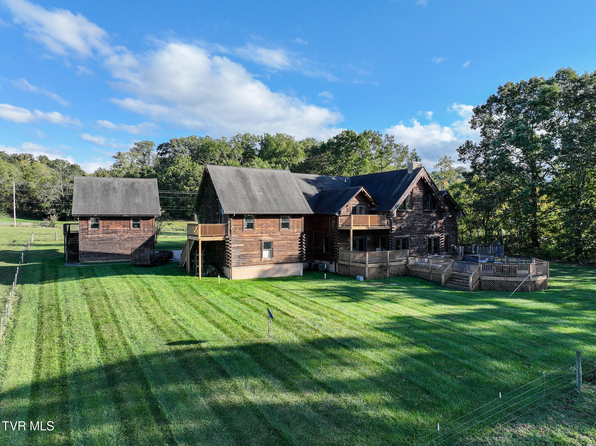 Greeneville, Tennessee, 37745, United States, 5 Bedrooms Bedrooms, ,4 BathroomsBathrooms,Residential,For Sale,1981962