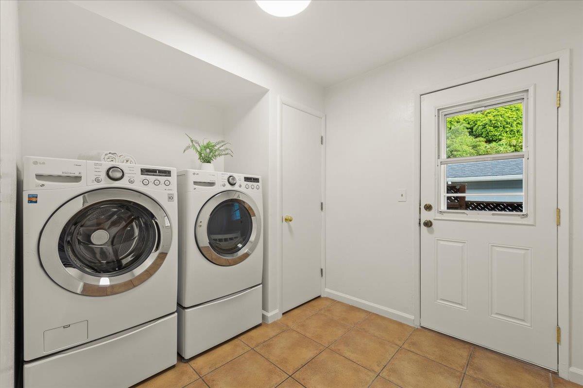 Castro Valley, California, 94546, United States, 4 Bedrooms Bedrooms, ,3 BathroomsBathrooms,Residential,For Sale,1989178