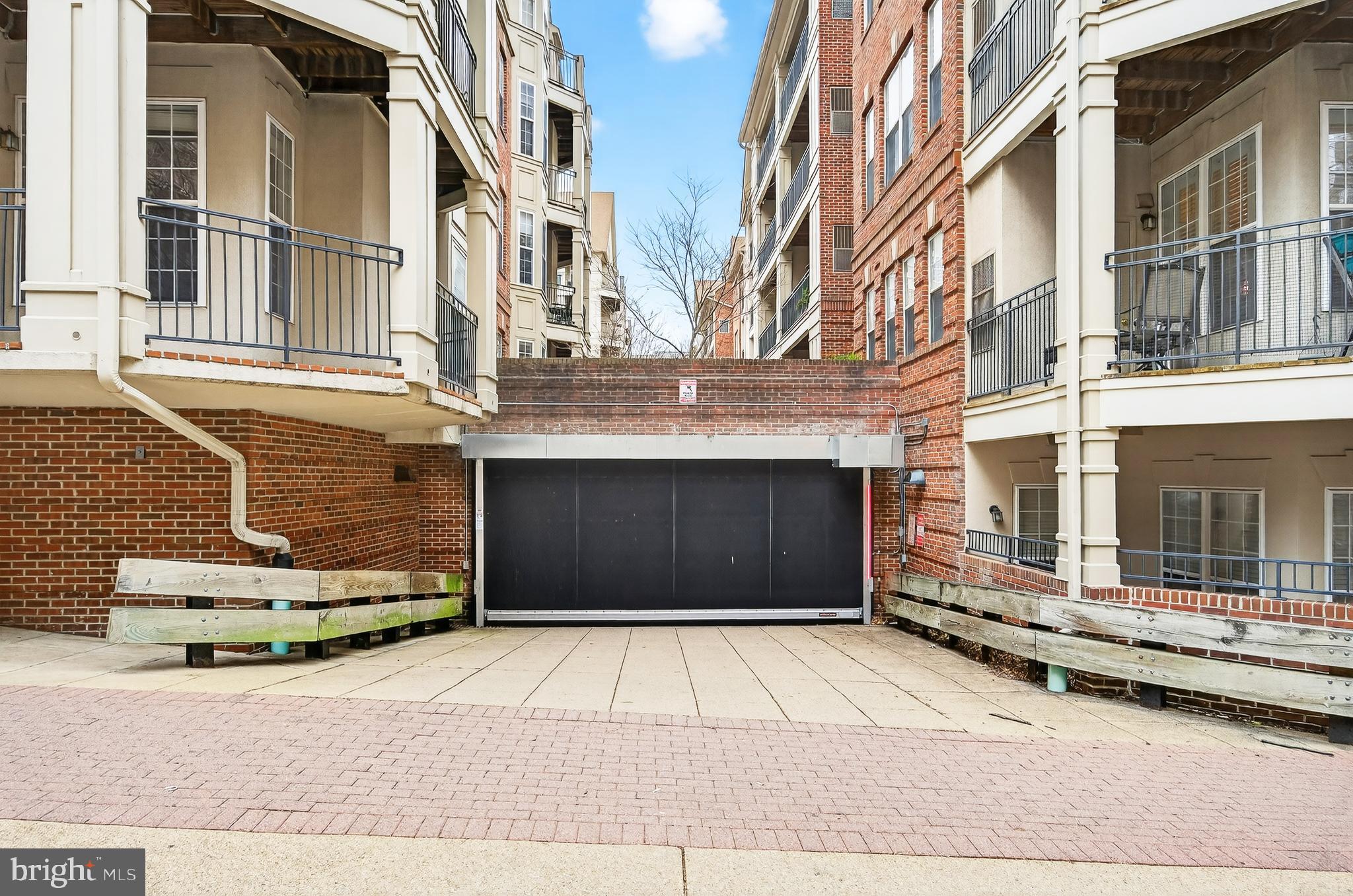 Arlington, Virginia, 22201, United States, 2 Bedrooms Bedrooms, ,2 BathroomsBathrooms,Residential,For Sale,2008587