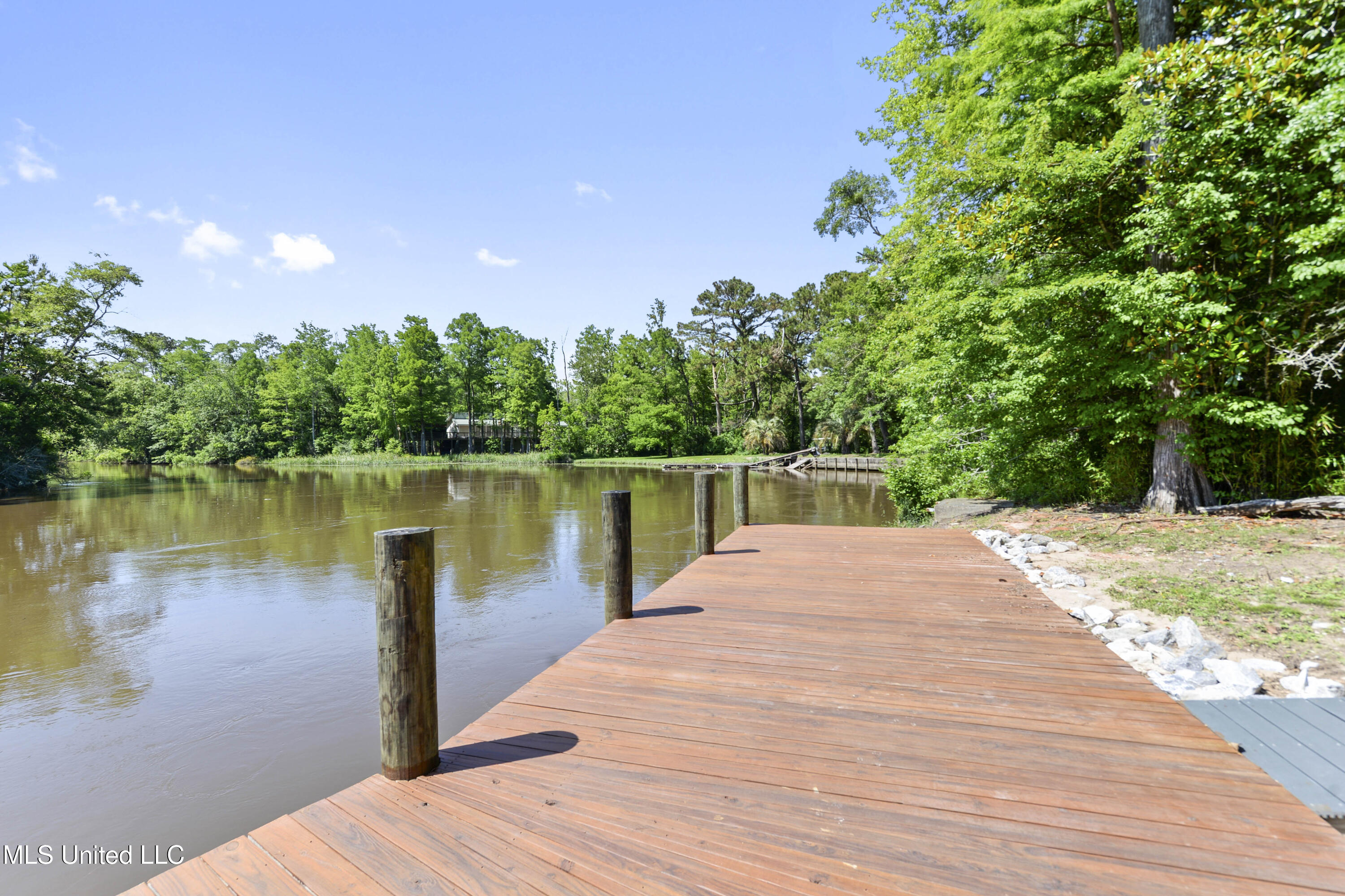 Biloxi, Mississippi, 39532, United States, 2 Bedrooms Bedrooms, ,2 BathroomsBathrooms,Residential,For Sale,1806133