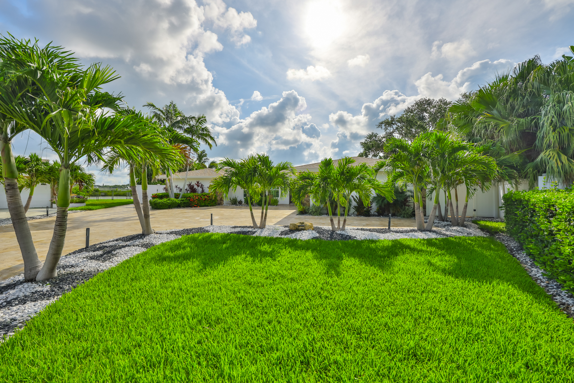 Largo, Florida, 33770, United States, 3 Bedrooms Bedrooms, ,4 BathroomsBathrooms,Residential,For Sale,1982146