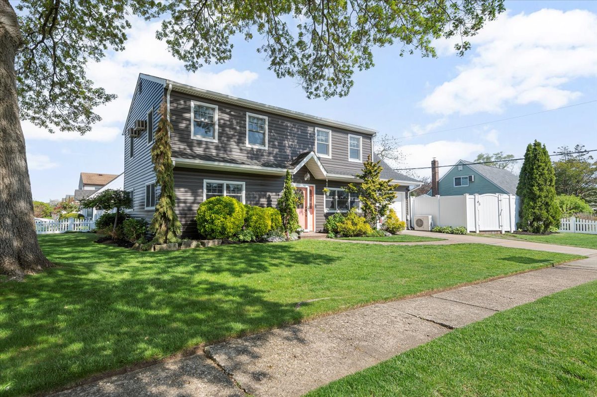 Bethpage, New York, 11714, United States, 3 Bedrooms Bedrooms, ,2 BathroomsBathrooms,Residential,For Sale,1916288