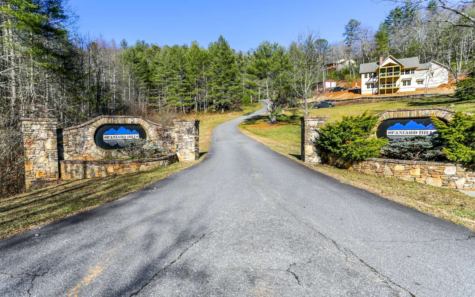 Hiawassee, Georgia, 30546, United States, 3 Bedrooms Bedrooms, ,3 BathroomsBathrooms,Residential,For Sale,1944603